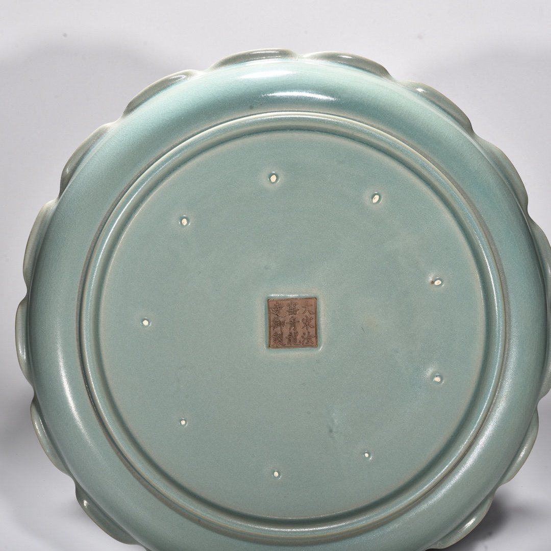 Song Dynasty Ru Kiln azure glaze mouth plate