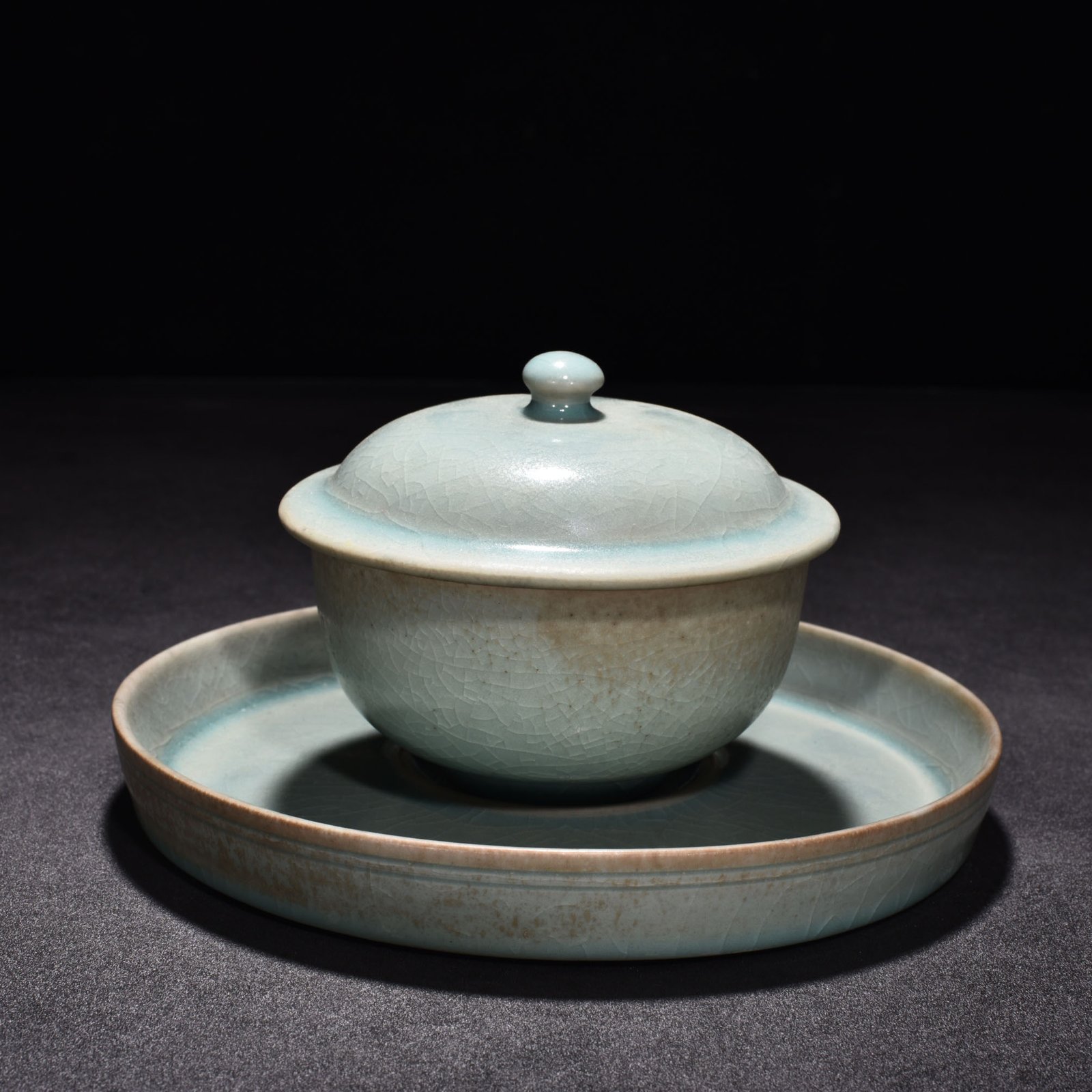 Song Dynasty Ru kiln azure glaze poetry pattern lamp holder