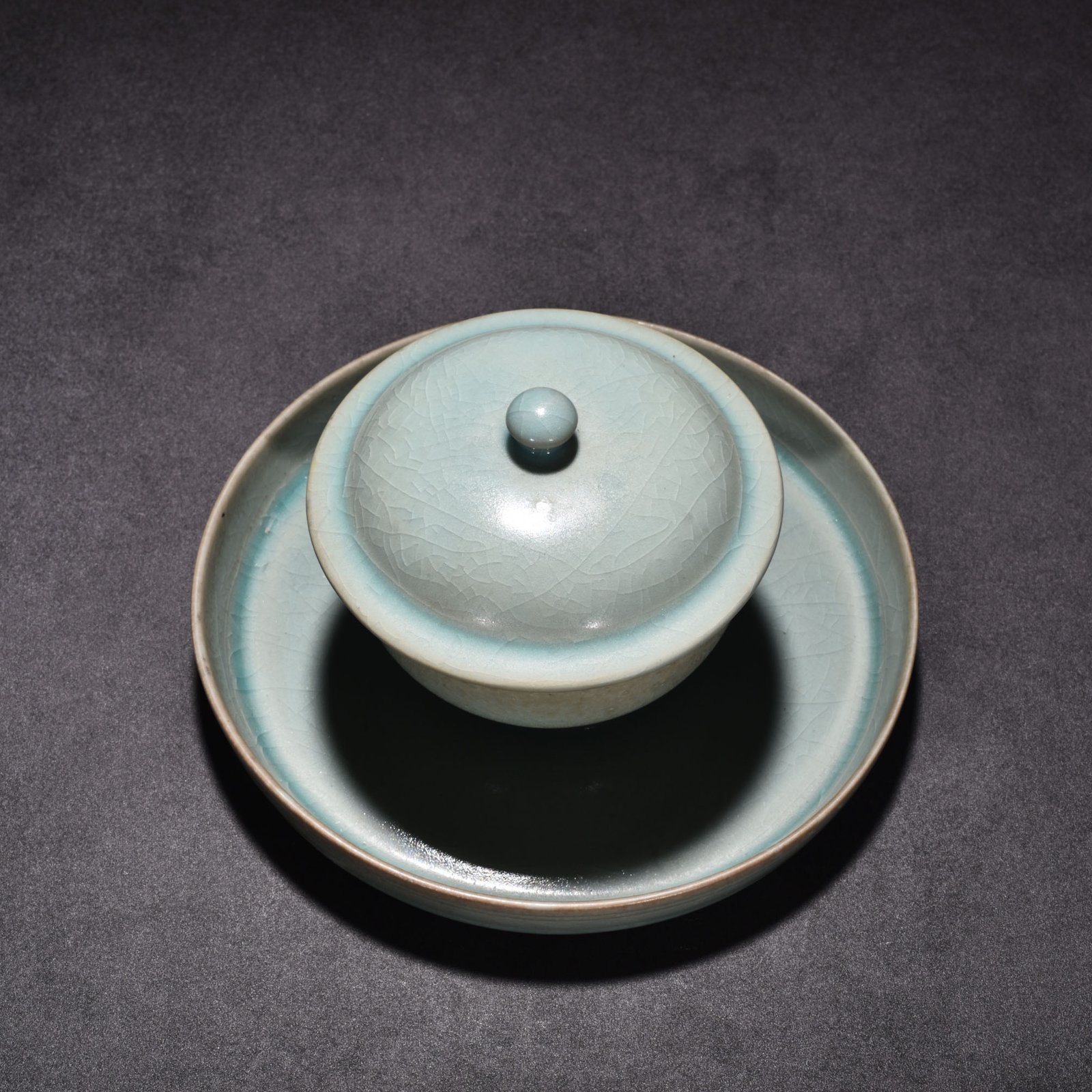 Song Dynasty Ru kiln azure glaze poetry pattern lamp holder