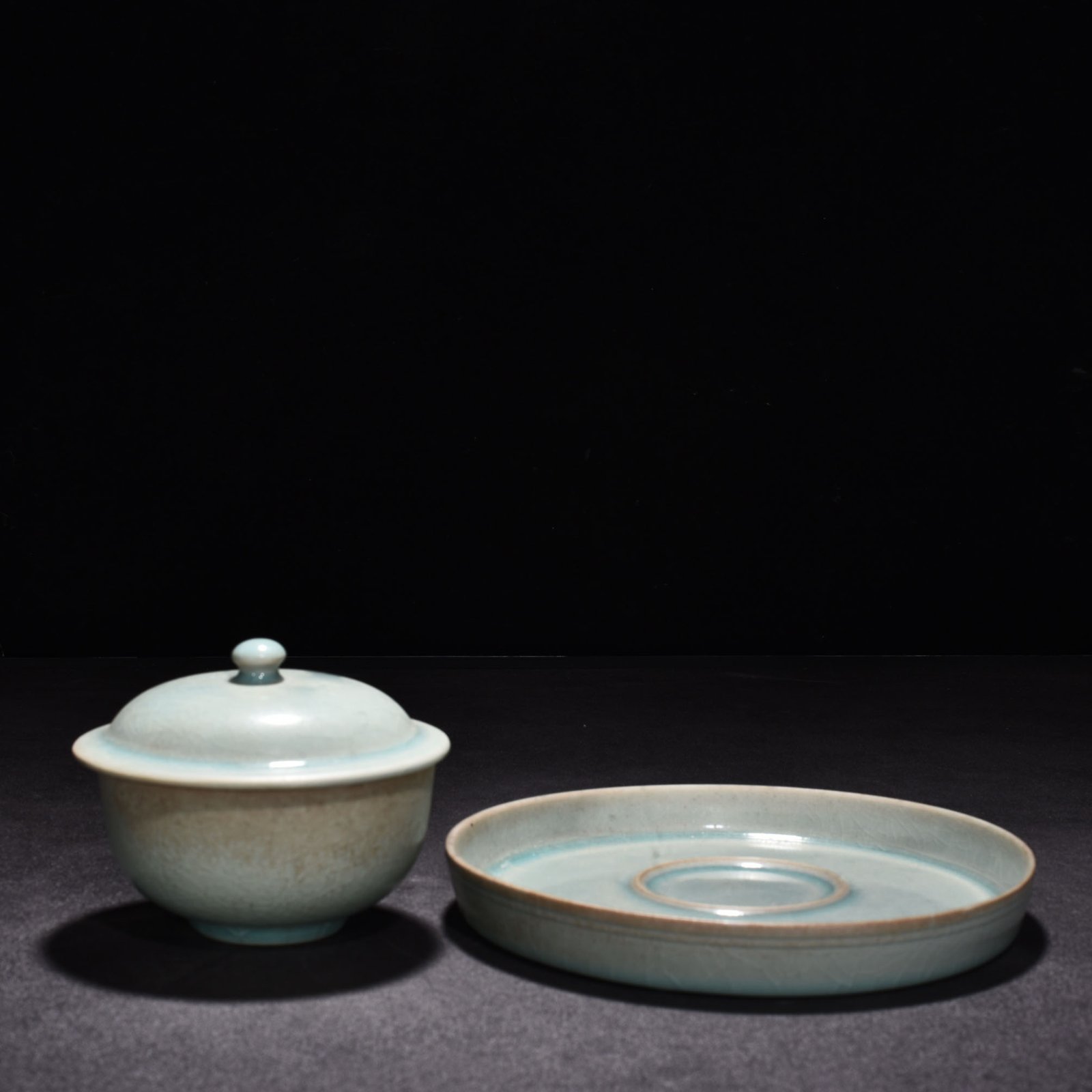 Song Dynasty Ru kiln azure glaze poetry pattern lamp holder
