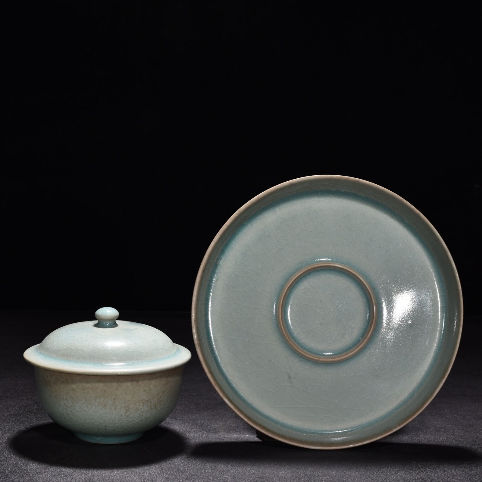 Song Dynasty Ru kiln azure glaze poetry pattern lamp holder