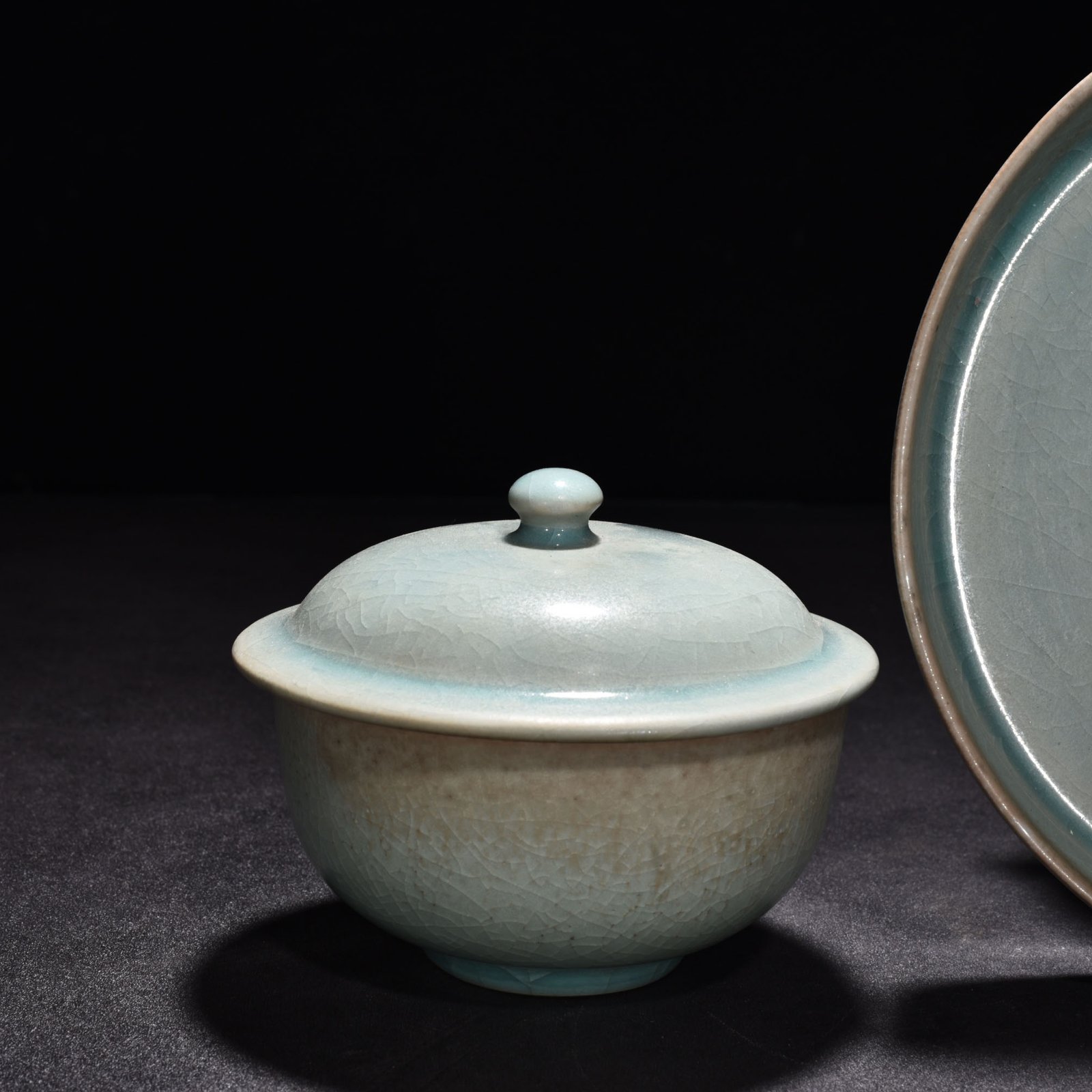 Song Dynasty Ru kiln azure glaze poetry pattern lamp holder