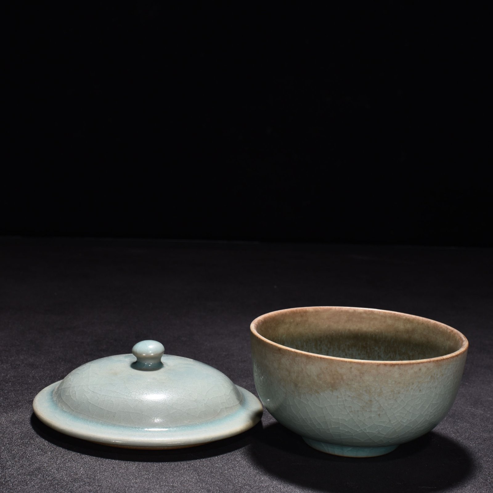 Song Dynasty Ru kiln azure glaze poetry pattern lamp holder