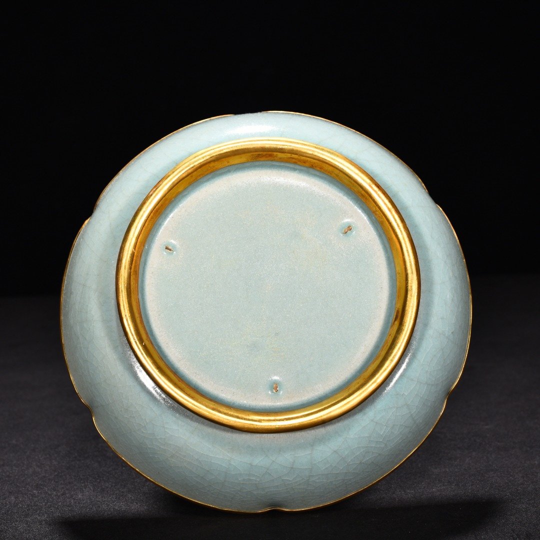 Song Dynasty Ru kiln azure glaze chiseled gemstone washer