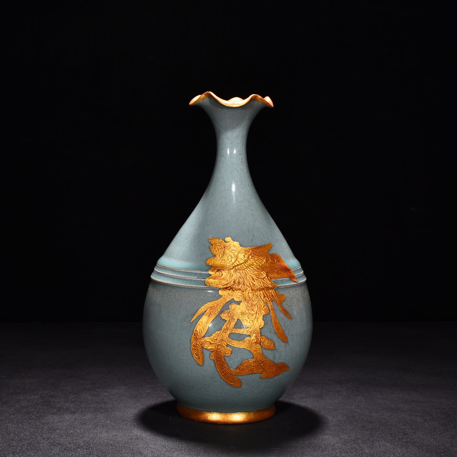 Song Dynasty Ru kiln azure glaze gilt mouth jade pot spring vase