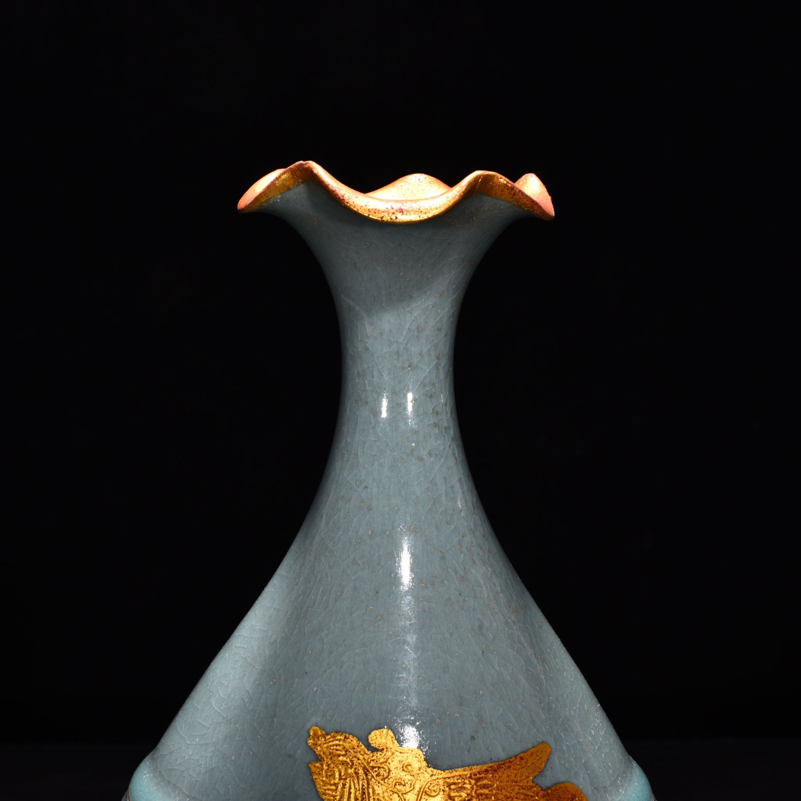 Song Dynasty Ru kiln azure glaze gilt mouth jade pot spring vase