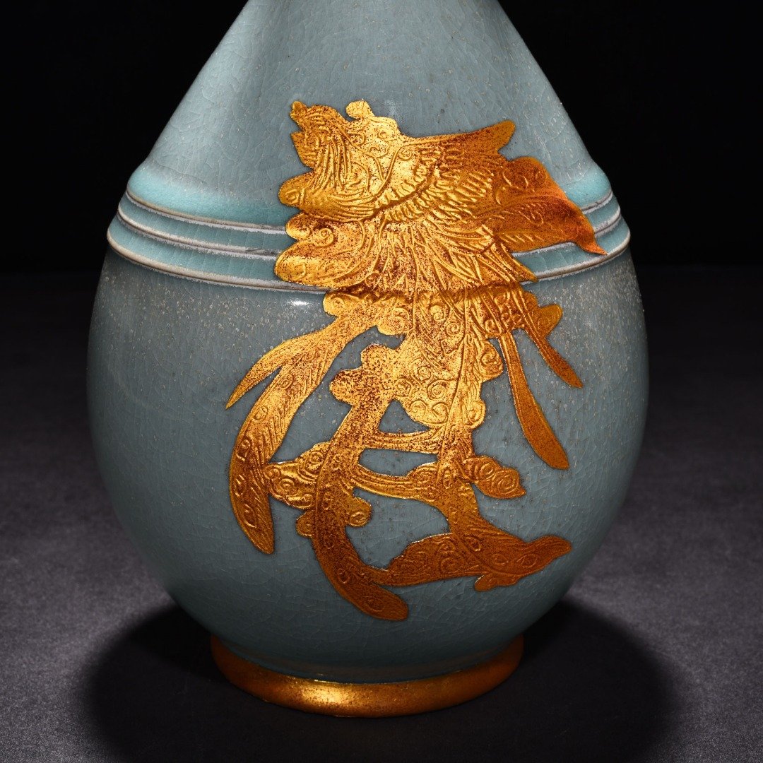 Song Dynasty Ru kiln azure glaze gilt mouth jade pot spring vase