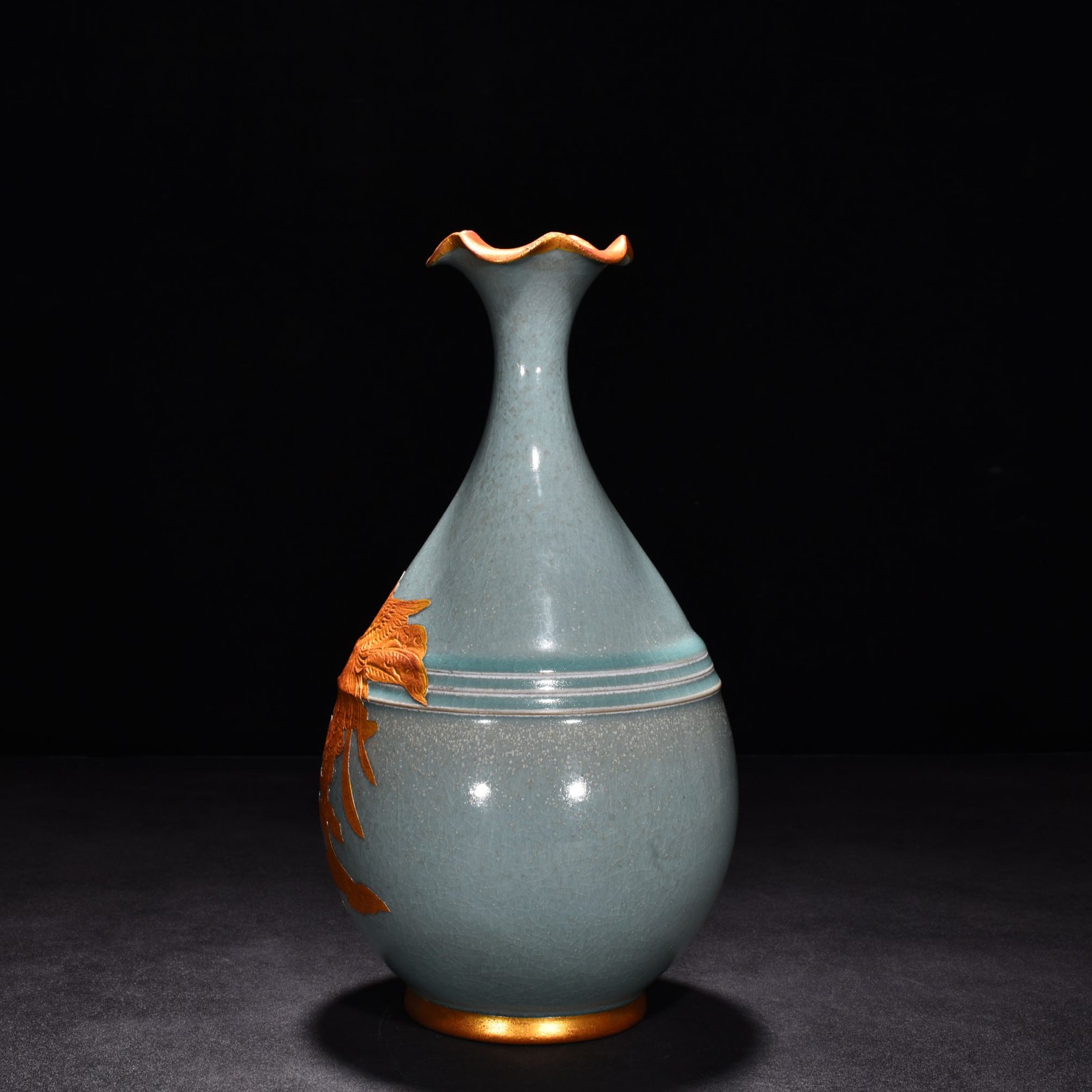 Song Dynasty Ru kiln azure glaze gilt mouth jade pot spring vase