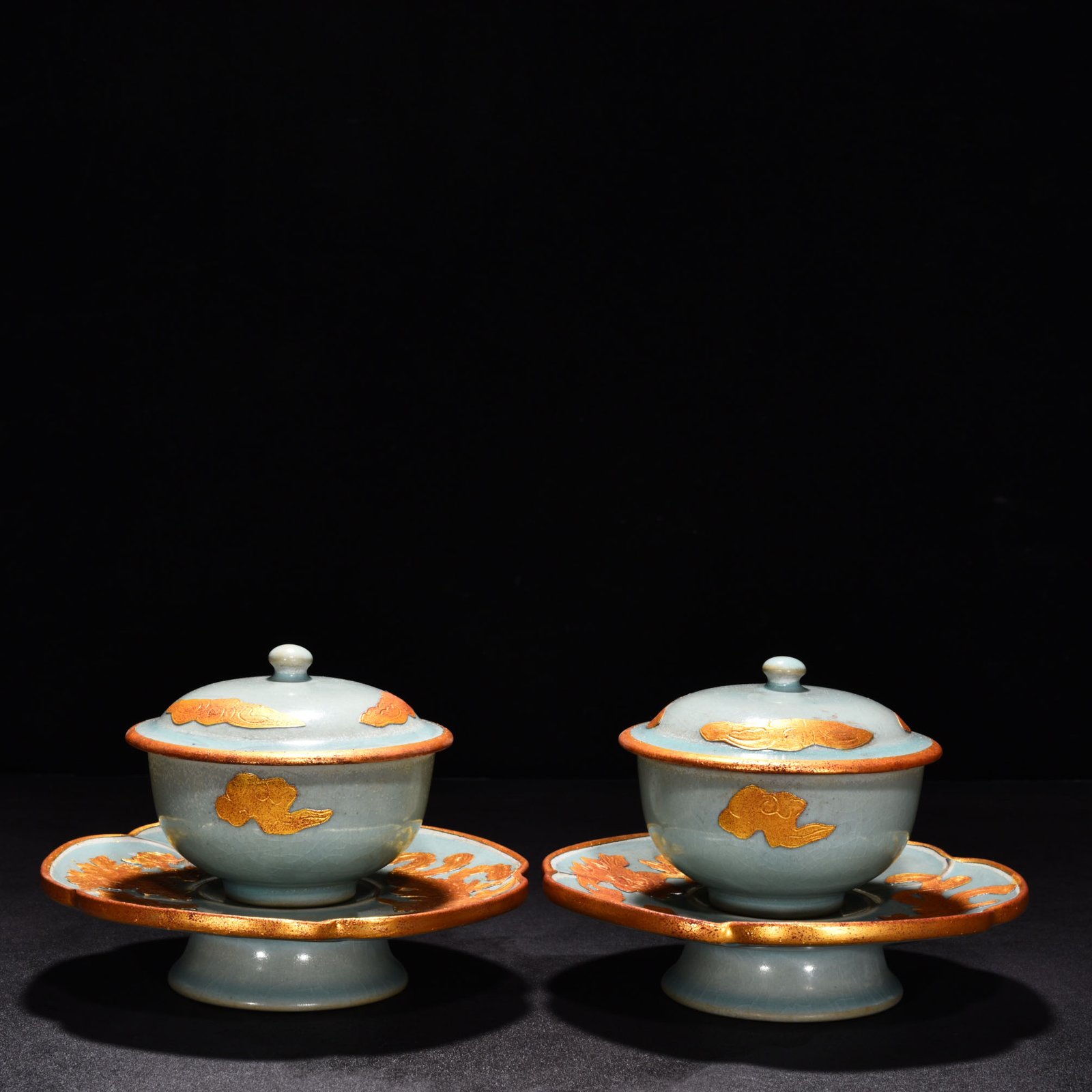 Song Dynasty Ru kiln azure glaze gilt cup