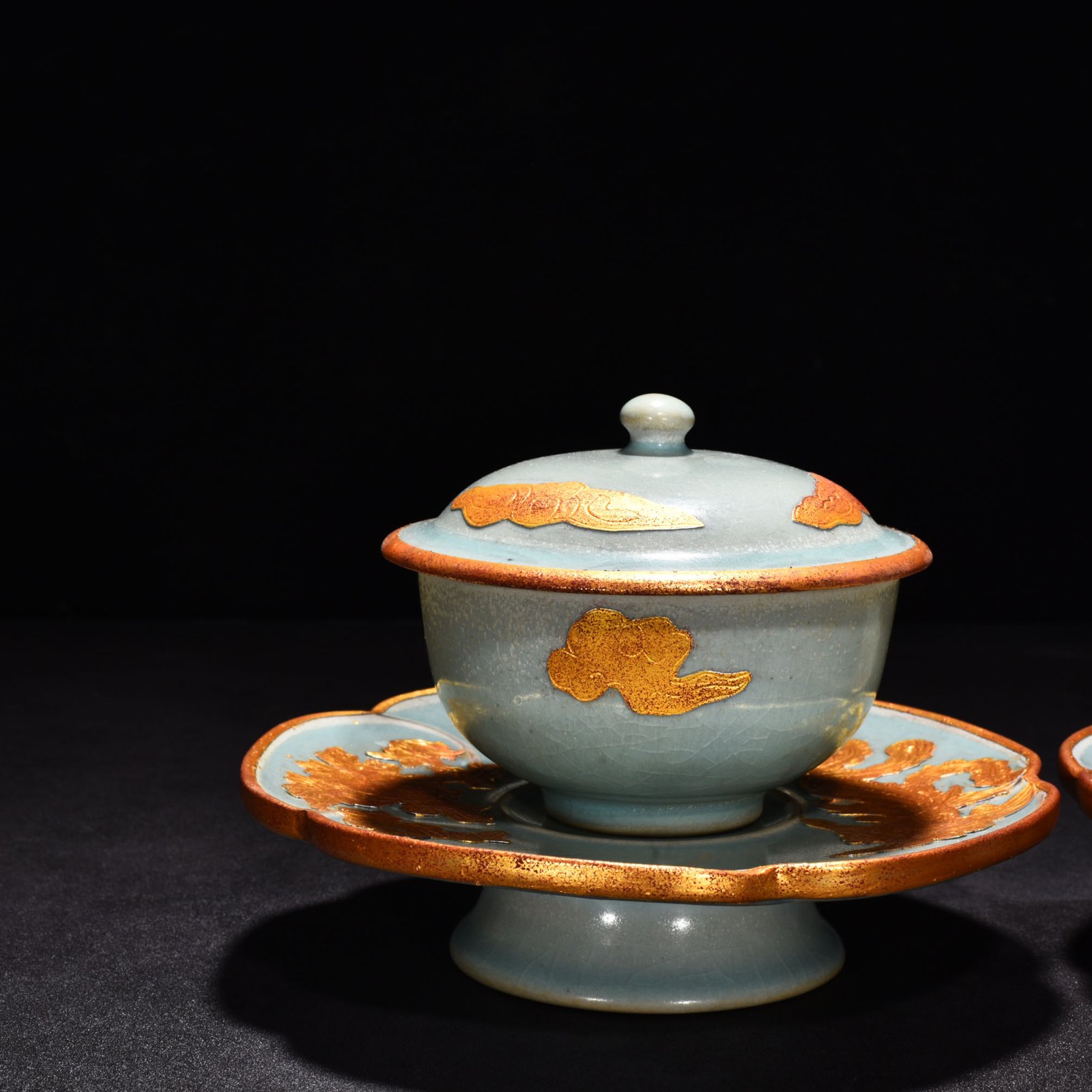 Song Dynasty Ru kiln azure glaze gilt cup