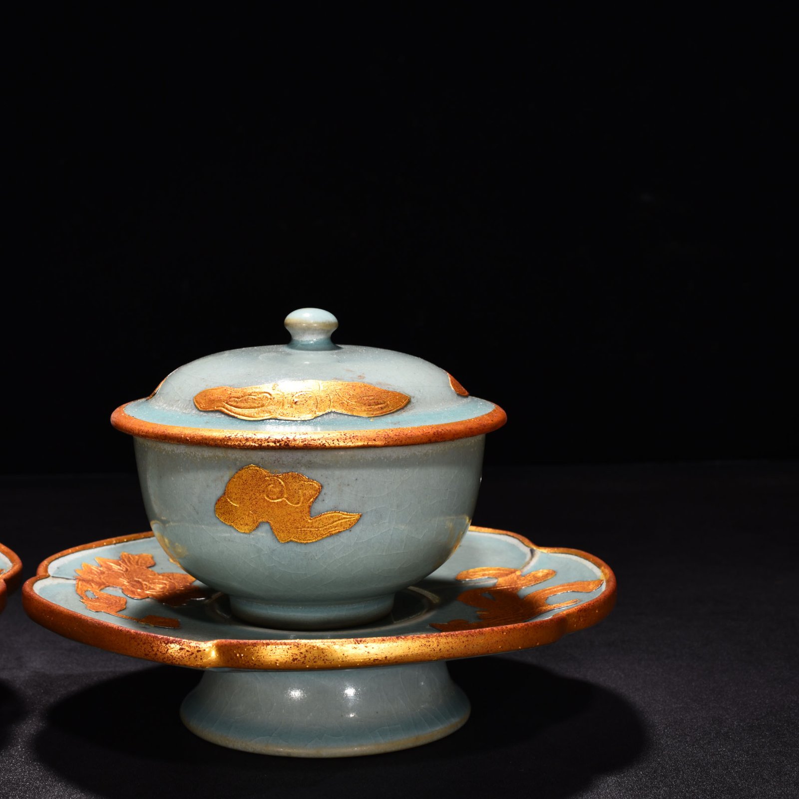 Song Dynasty Ru kiln azure glaze gilt cup