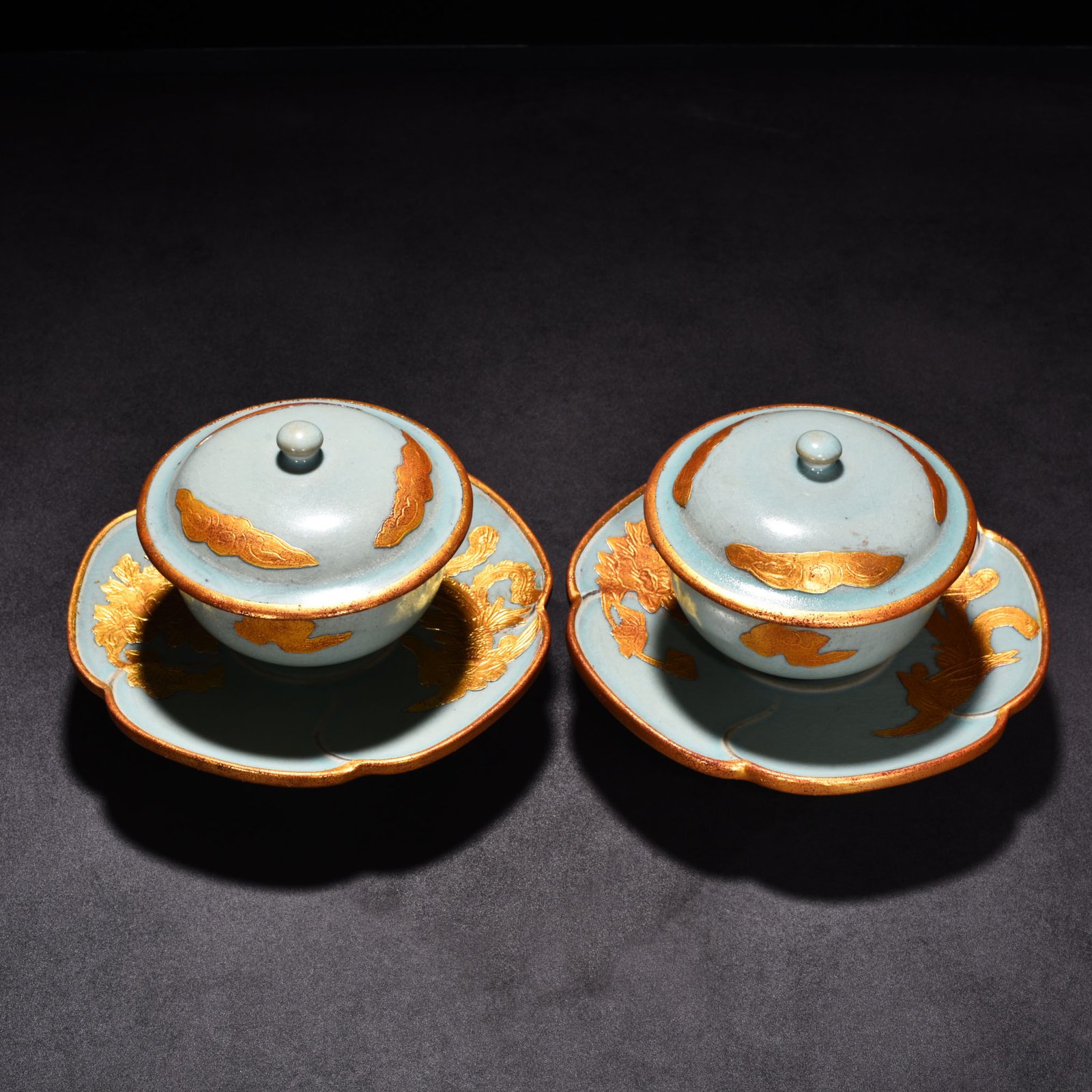 Song Dynasty Ru kiln azure glaze gilt cup