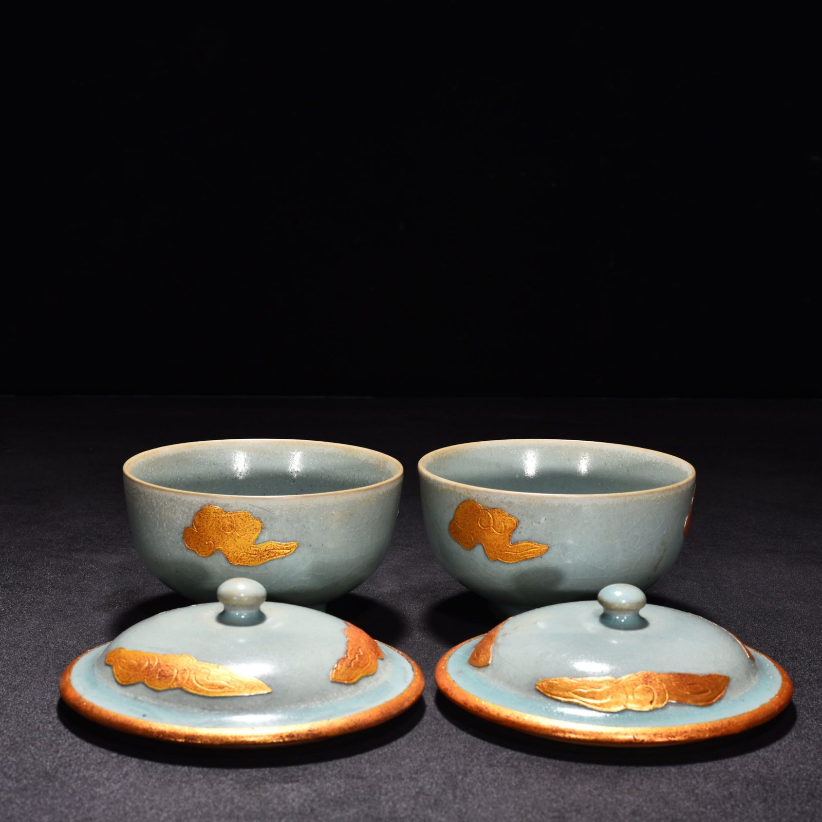 Song Dynasty Ru kiln azure glaze gilt cup