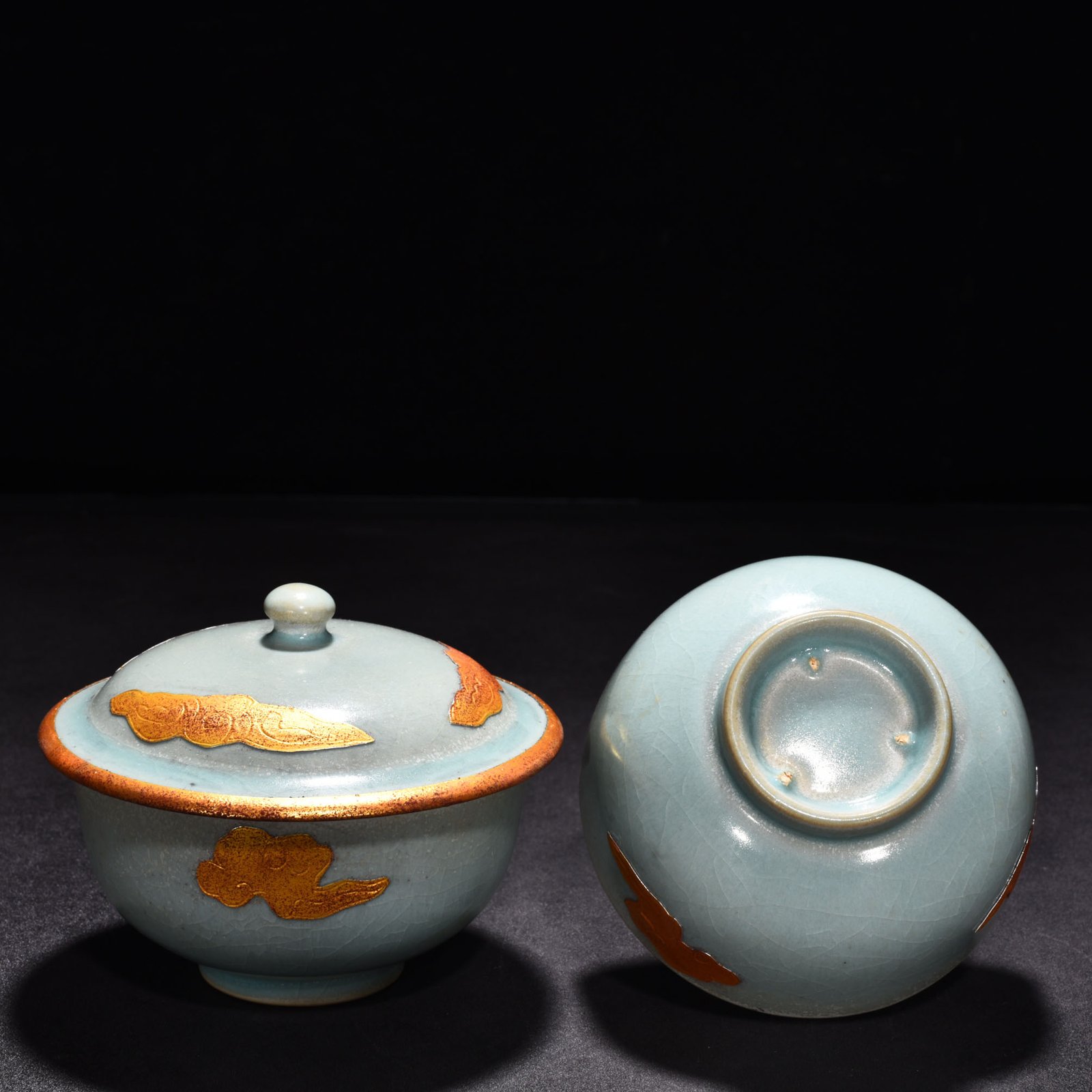 Song Dynasty Ru kiln azure glaze gilt cup