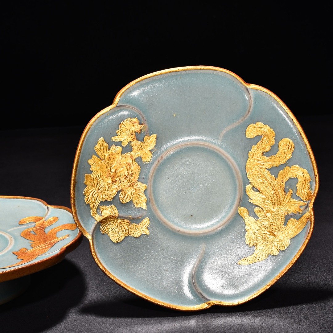 Song Dynasty Ru kiln azure glaze gilt cup