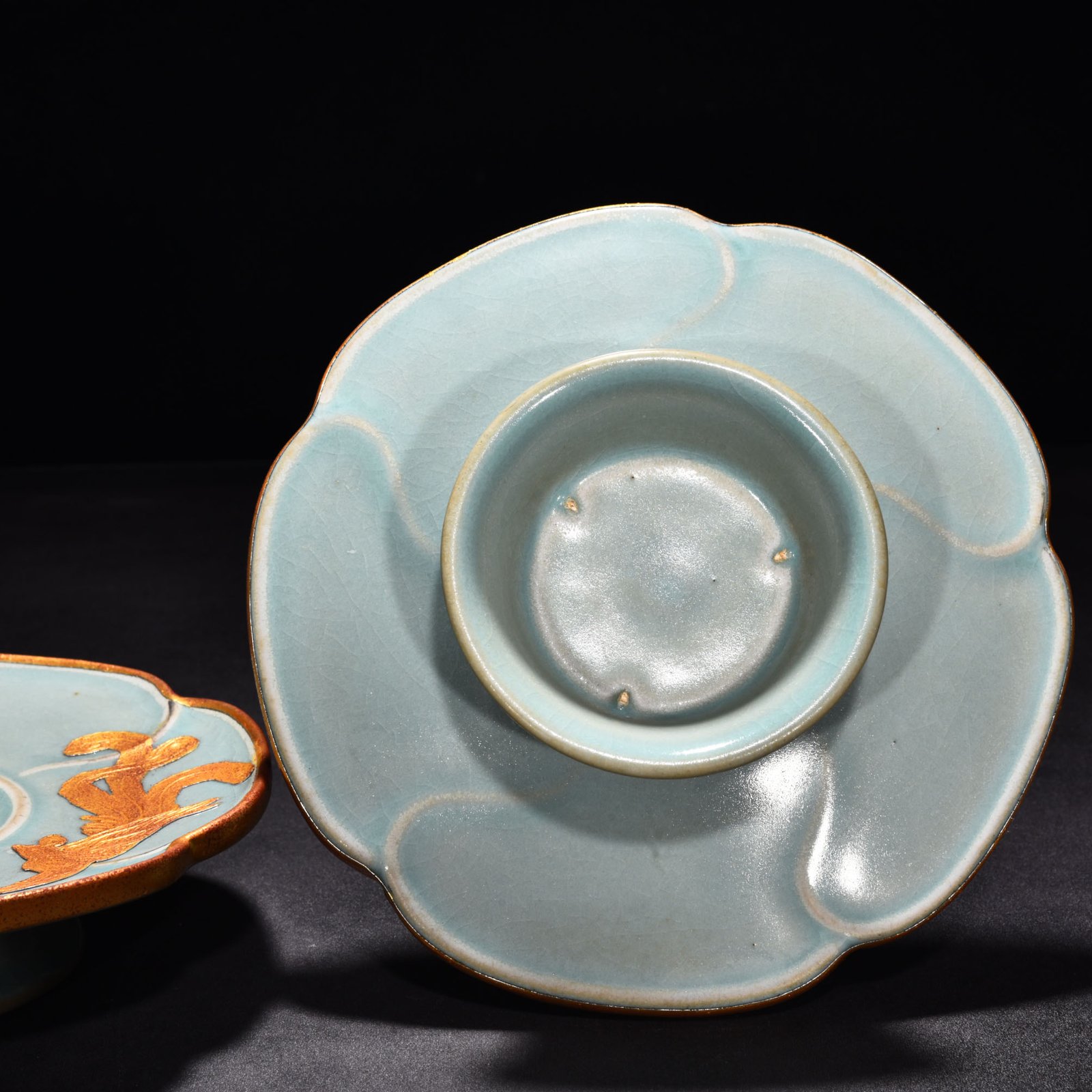 Song Dynasty Ru kiln azure glaze gilt cup