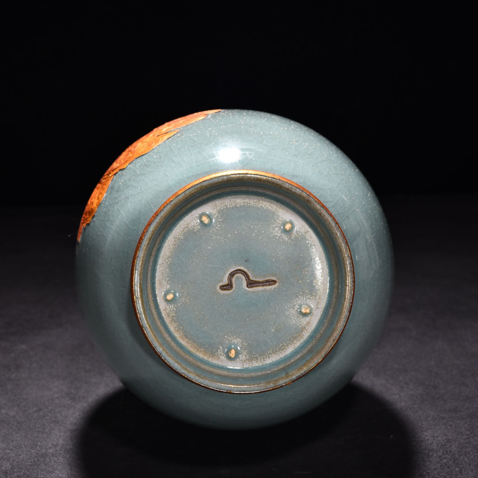Song Dynasty Ru Kiln azure glaze gilt gourd vase