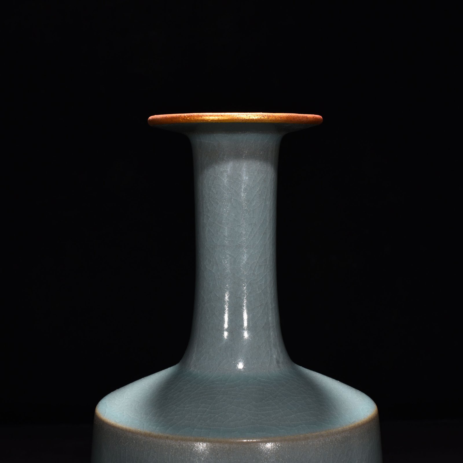 Song Dynasty Ru kiln azure glazed gilt plate mouth vase