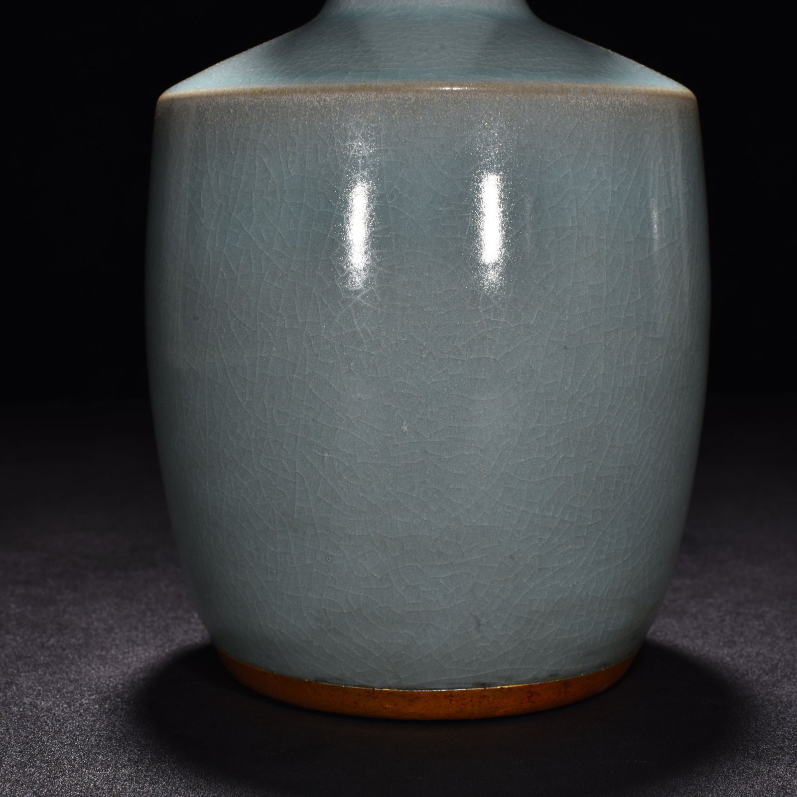 Song Dynasty Ru kiln azure glazed gilt plate mouth vase