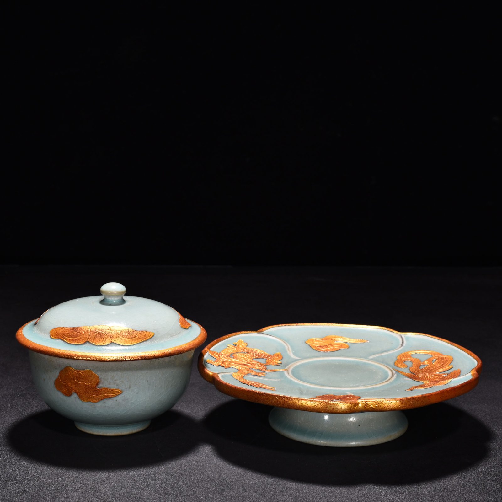 Song Dynasty Ru kiln azure glaze gilt dragon and phoenix pattern cup
