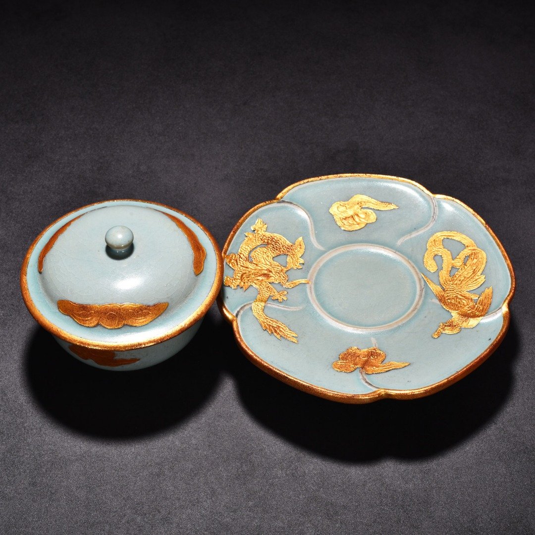 Song Dynasty Ru kiln azure glaze gilt dragon and phoenix pattern cup