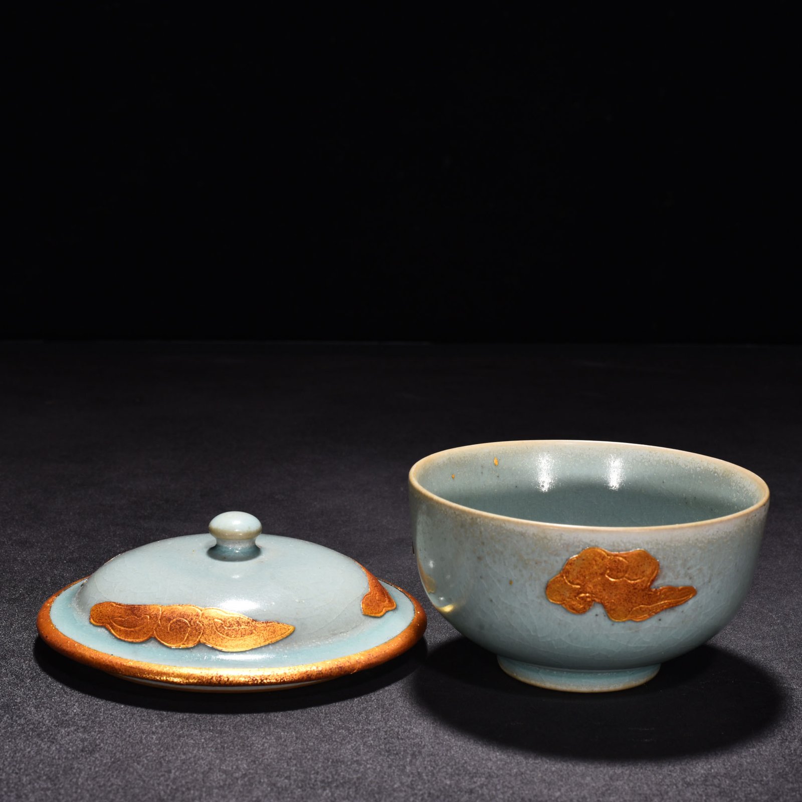 Song Dynasty Ru kiln azure glaze gilt dragon and phoenix pattern cup