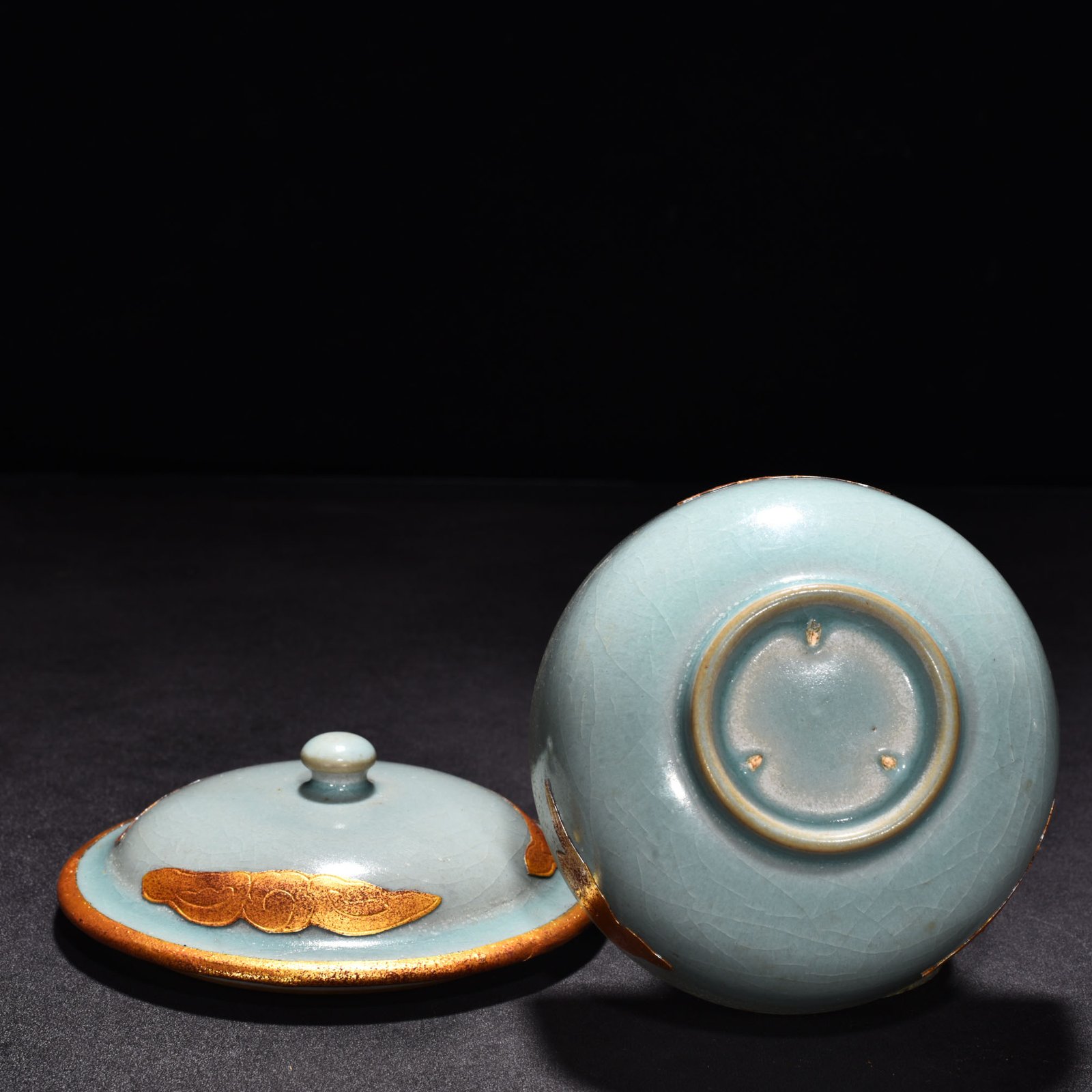 Song Dynasty Ru kiln azure glaze gilt dragon and phoenix pattern cup