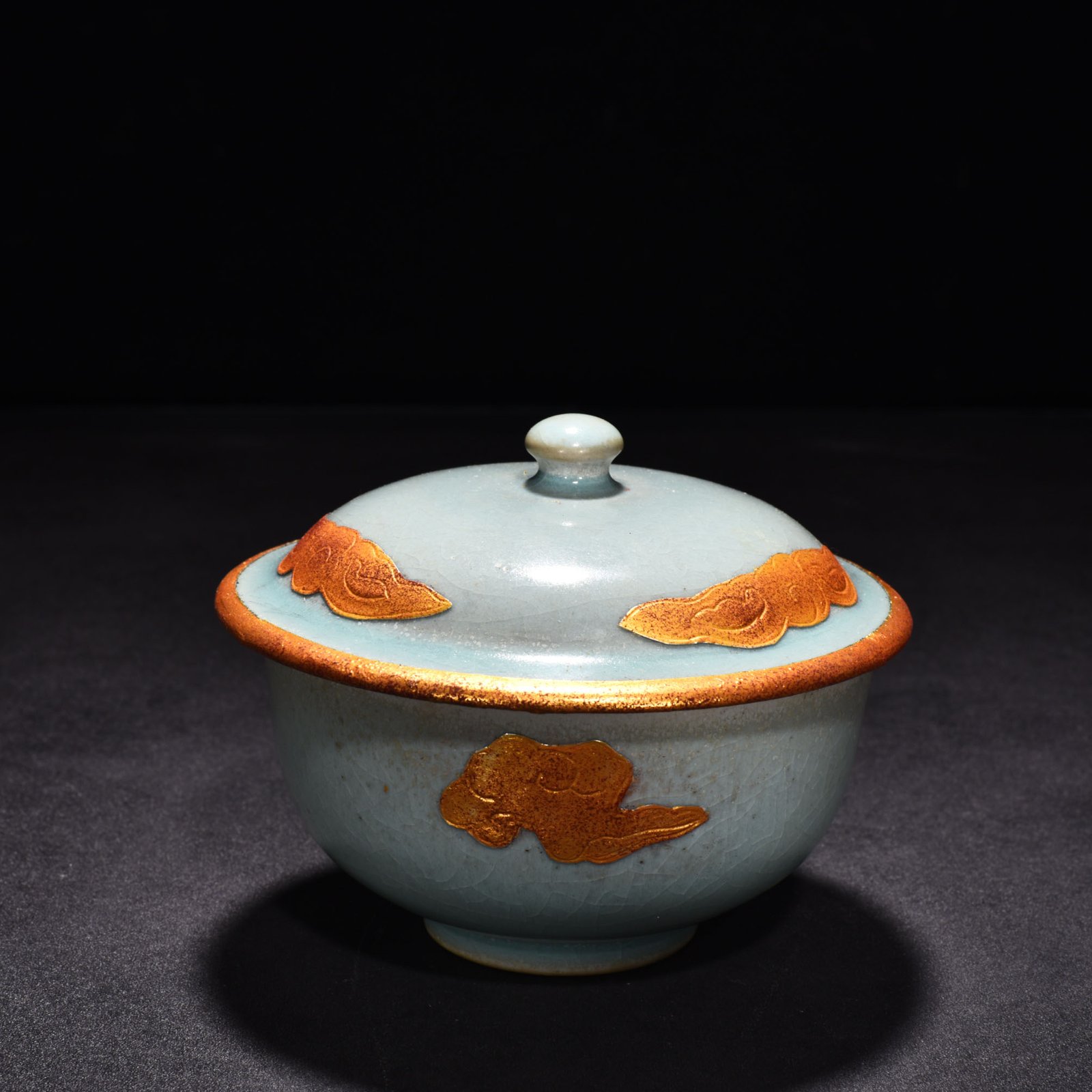 Song Dynasty Ru kiln azure glaze gilt dragon and phoenix pattern cup