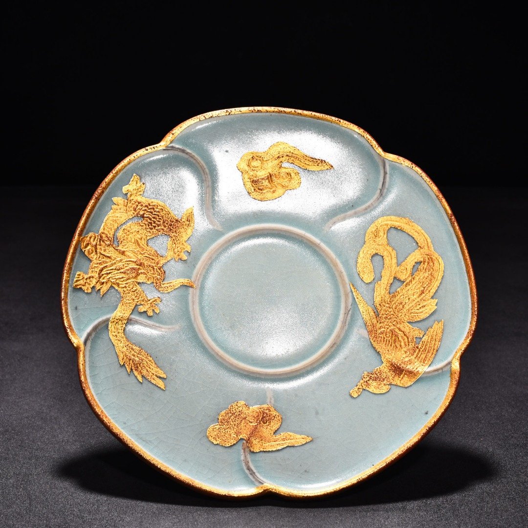 Song Dynasty Ru kiln azure glaze gilt dragon and phoenix pattern cup