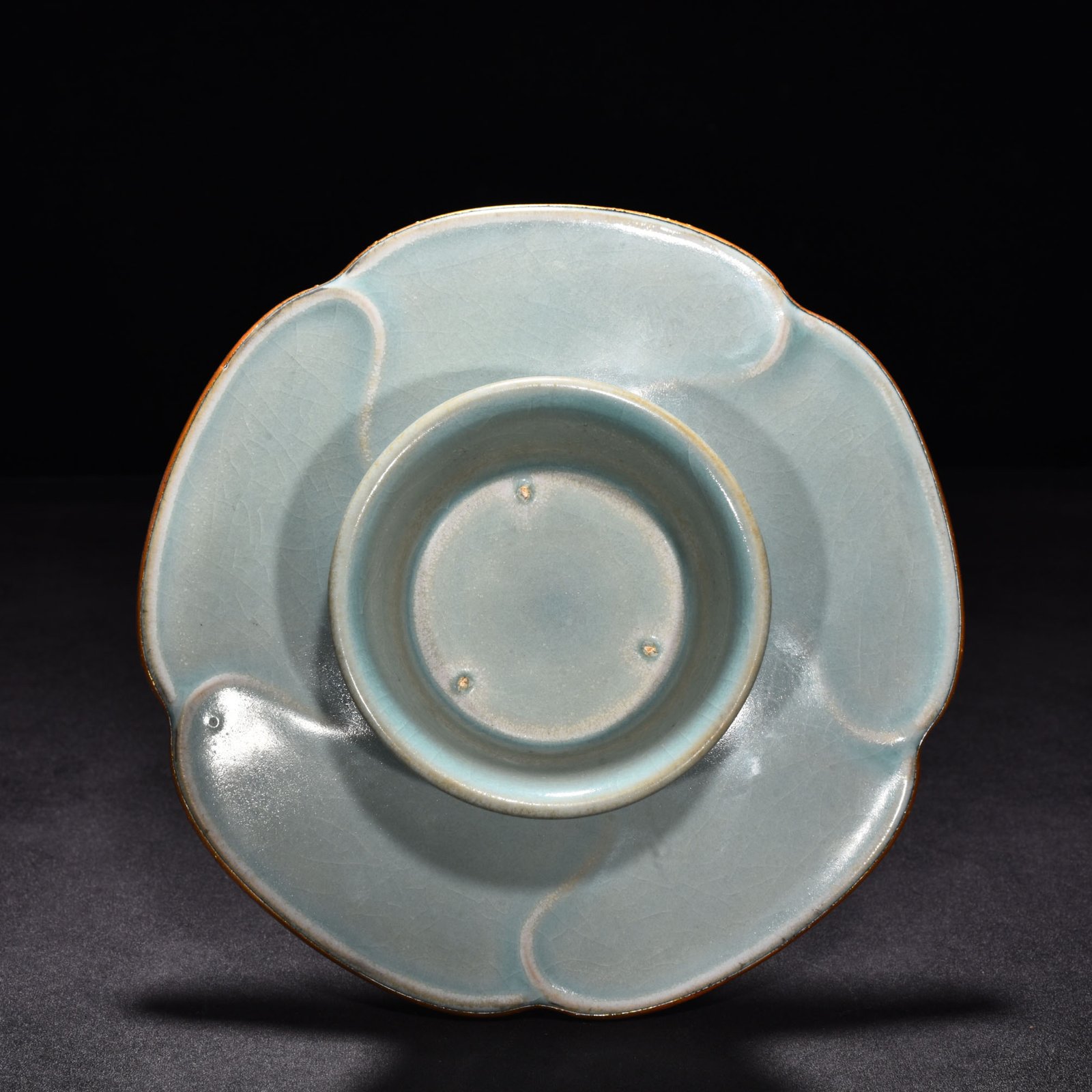 Song Dynasty Ru kiln azure glaze gilt dragon and phoenix pattern cup