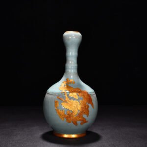 Song Dynasty Ru Kiln azure glaze gilt dragon pattern garlic vase