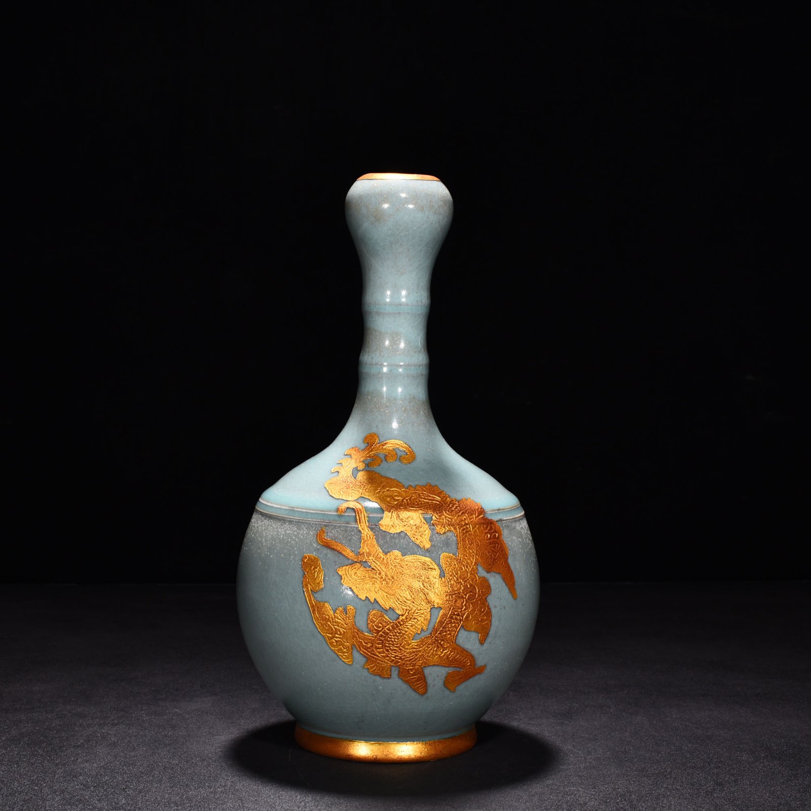 Song Dynasty Ru Kiln azure glaze gilt dragon pattern garlic vase