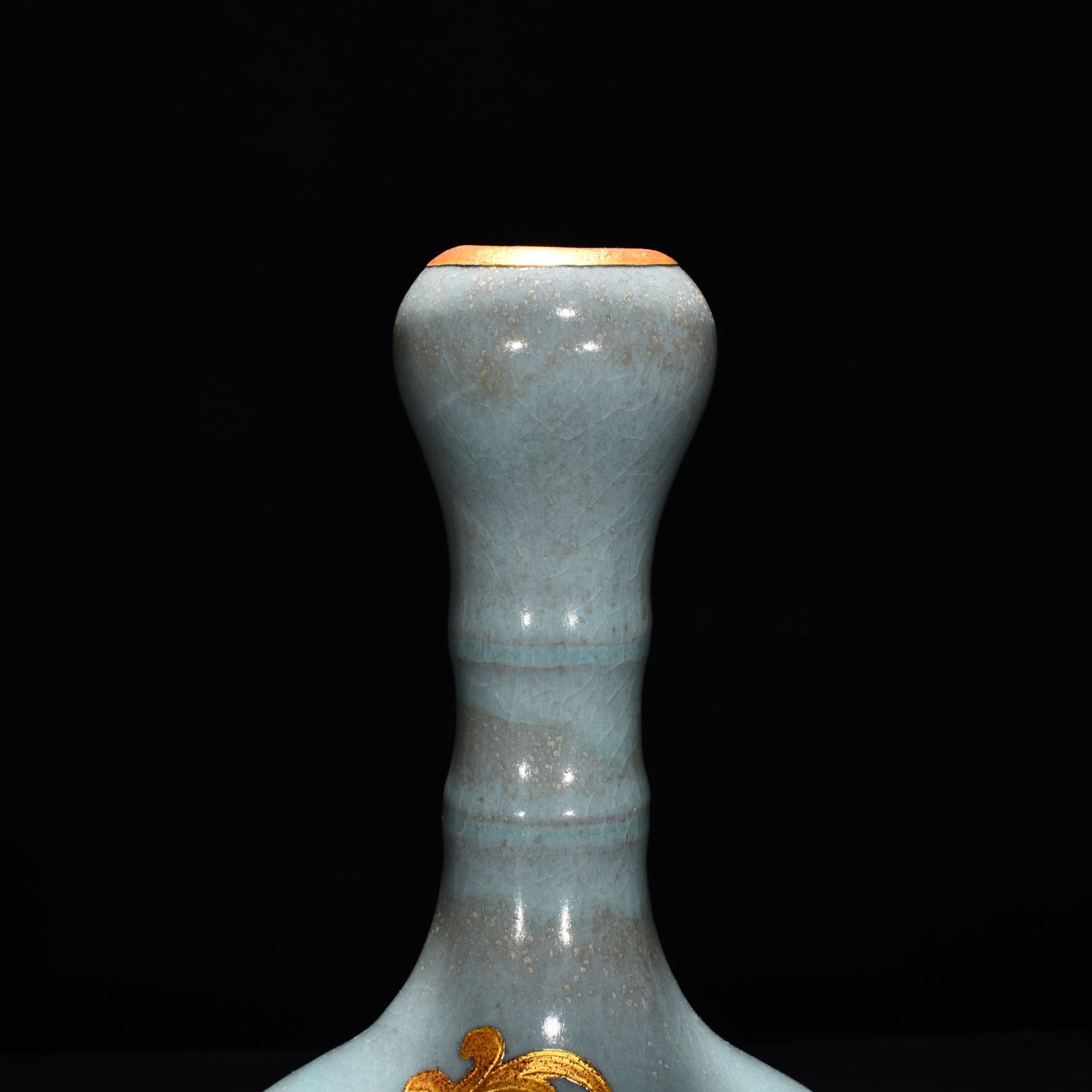 Song Dynasty Ru Kiln azure glaze gilt dragon pattern garlic vase