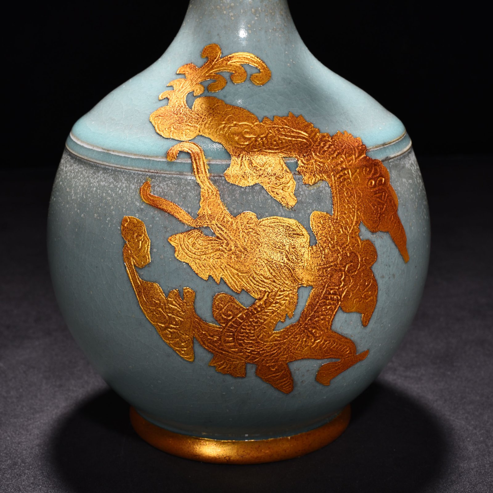 Song Dynasty Ru Kiln azure glaze gilt dragon pattern garlic vase