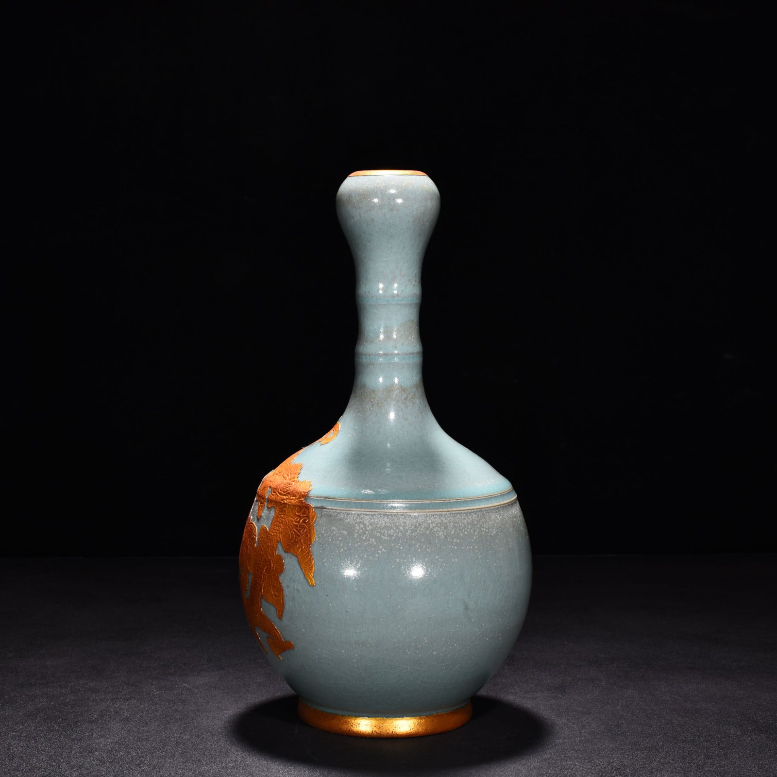 Song Dynasty Ru Kiln azure glaze gilt dragon pattern garlic vase