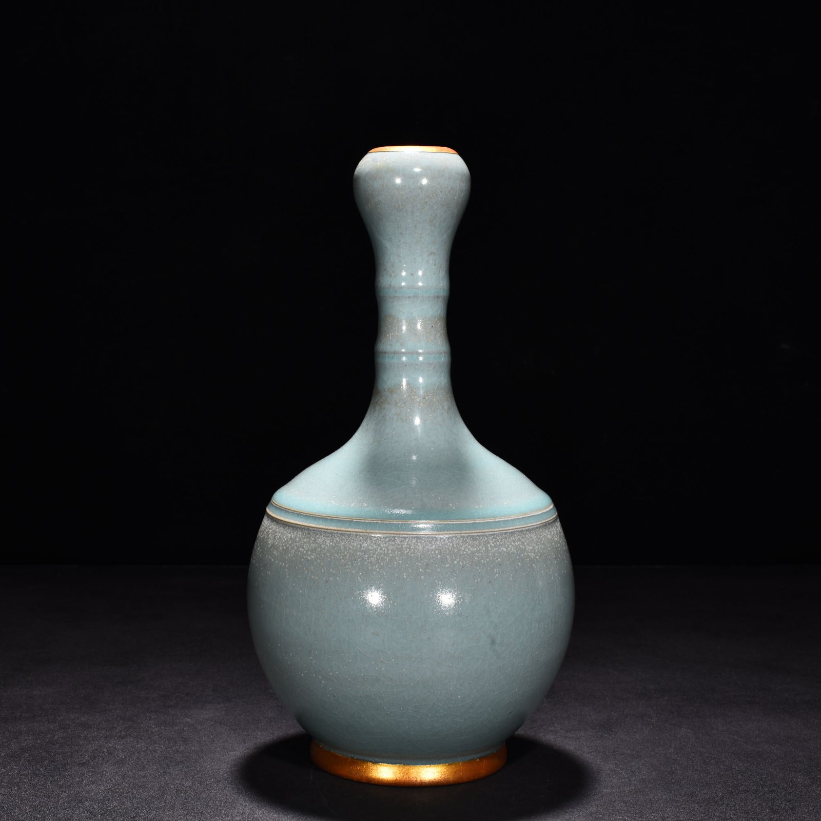 Song Dynasty Ru Kiln azure glaze gilt dragon pattern garlic vase