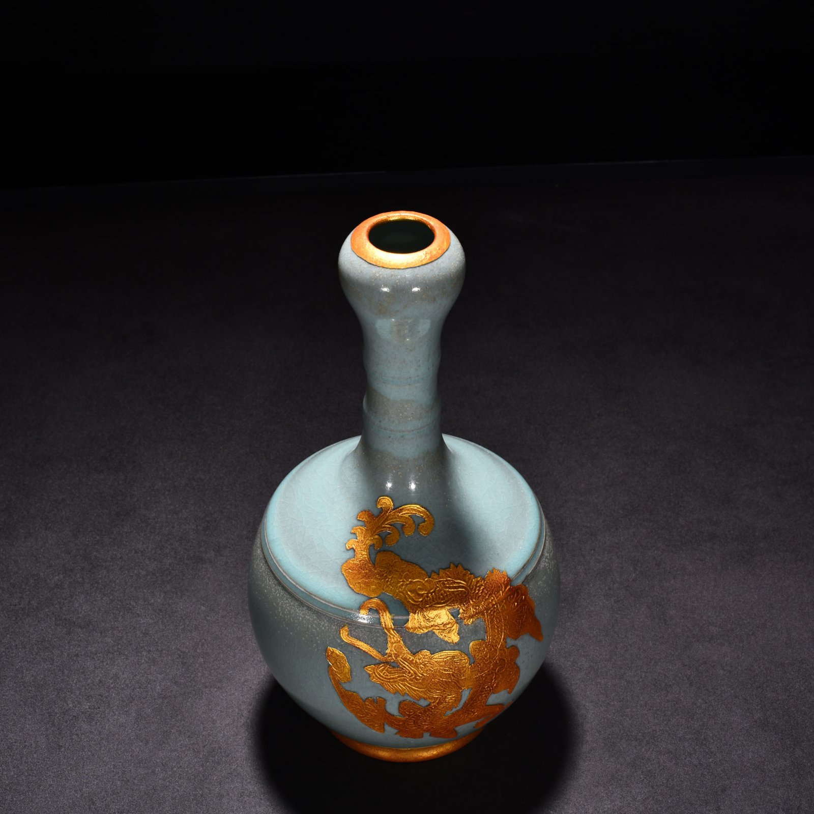 Song Dynasty Ru Kiln azure glaze gilt dragon pattern garlic vase