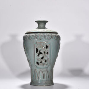 Song Dynasty Ru kiln azure glaze hollow plum vase