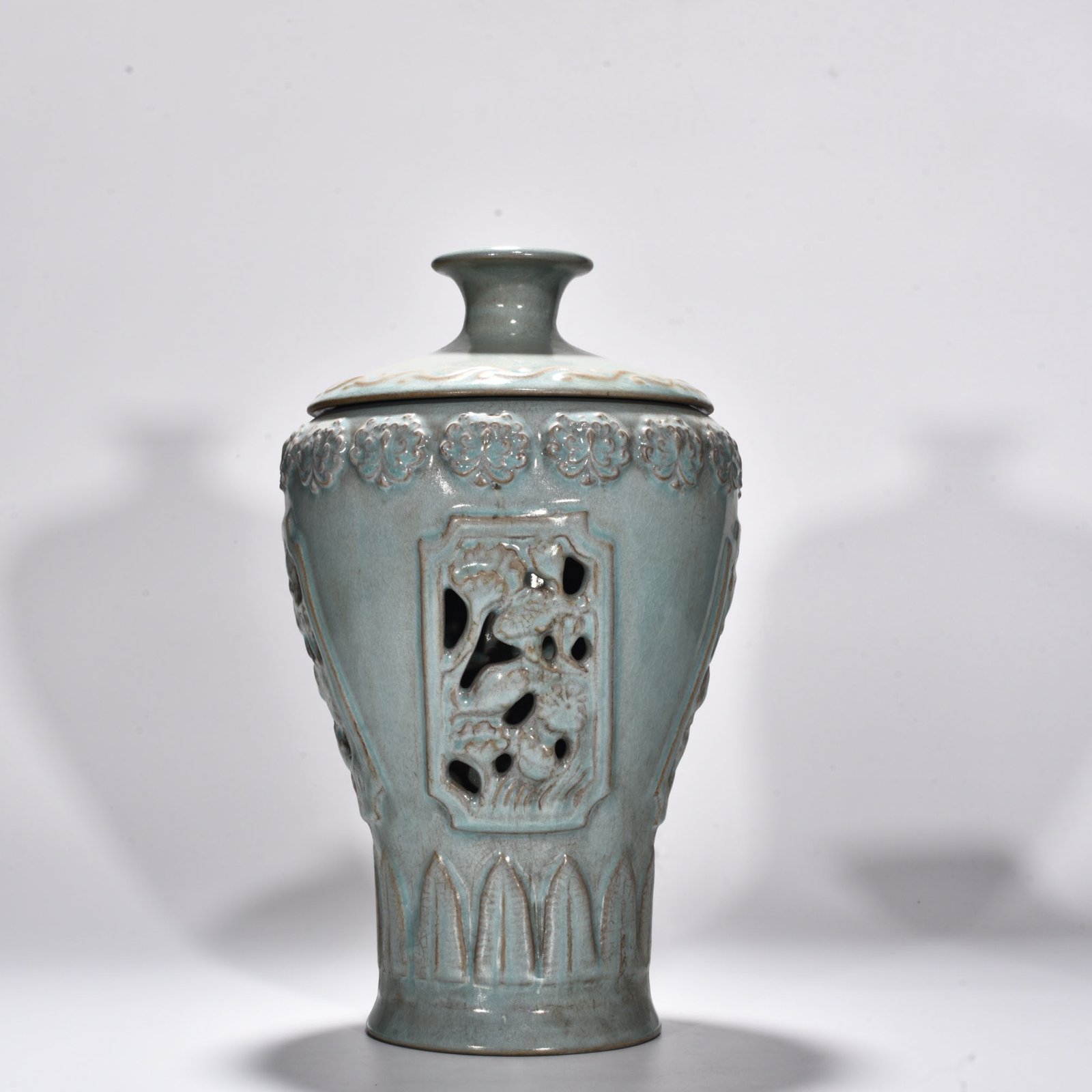 Song Dynasty Ru kiln azure glaze hollow plum vase