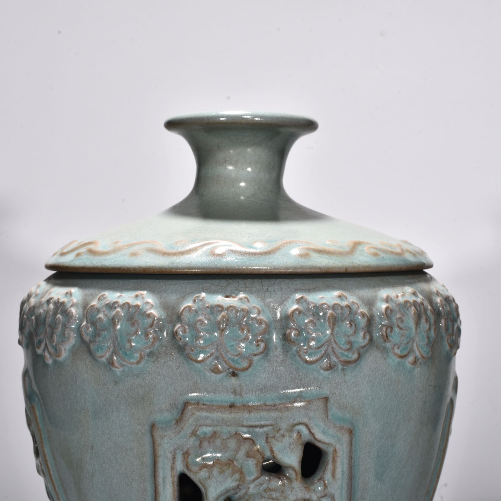Song Dynasty Ru kiln azure glaze hollow plum vase