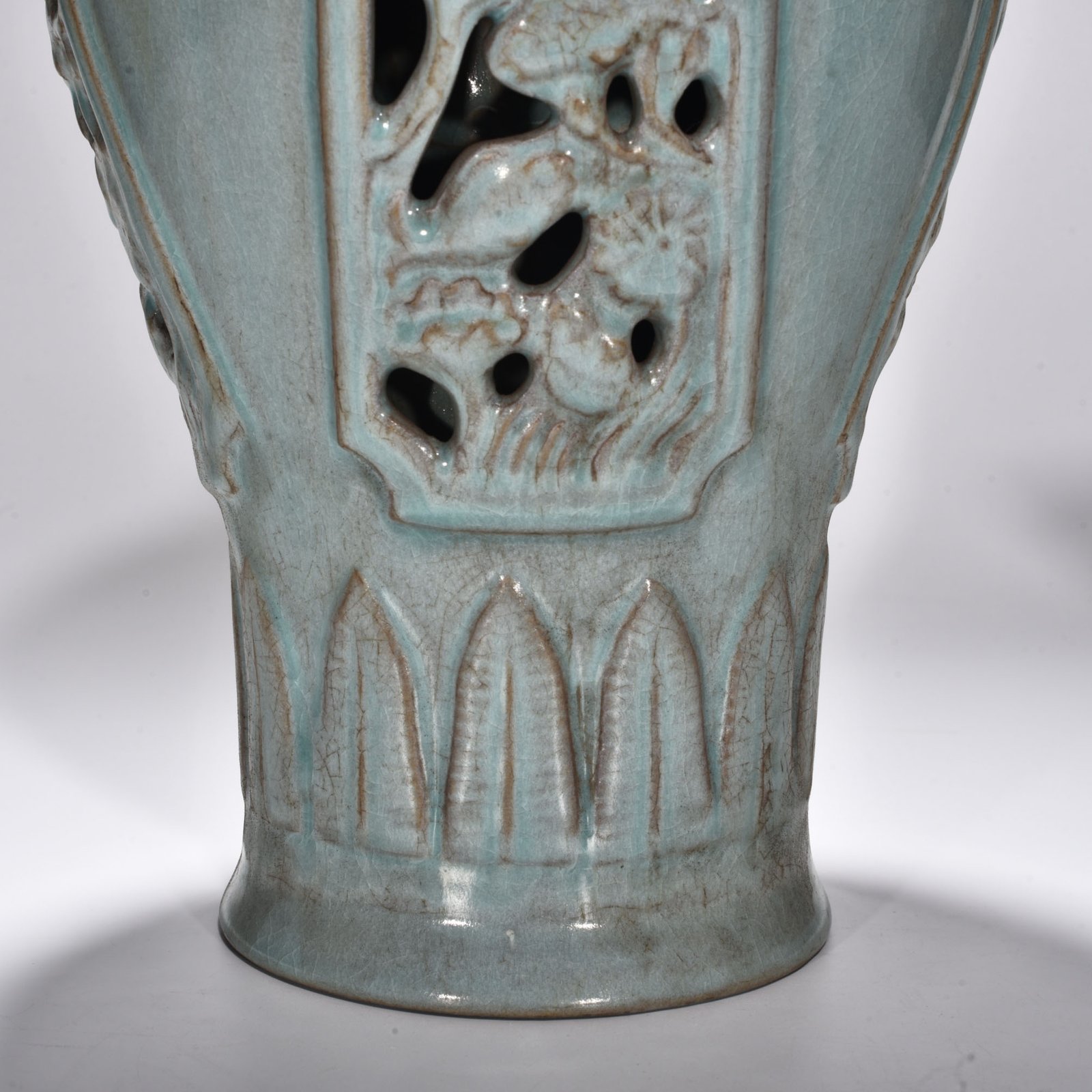 Song Dynasty Ru kiln azure glaze hollow plum vase