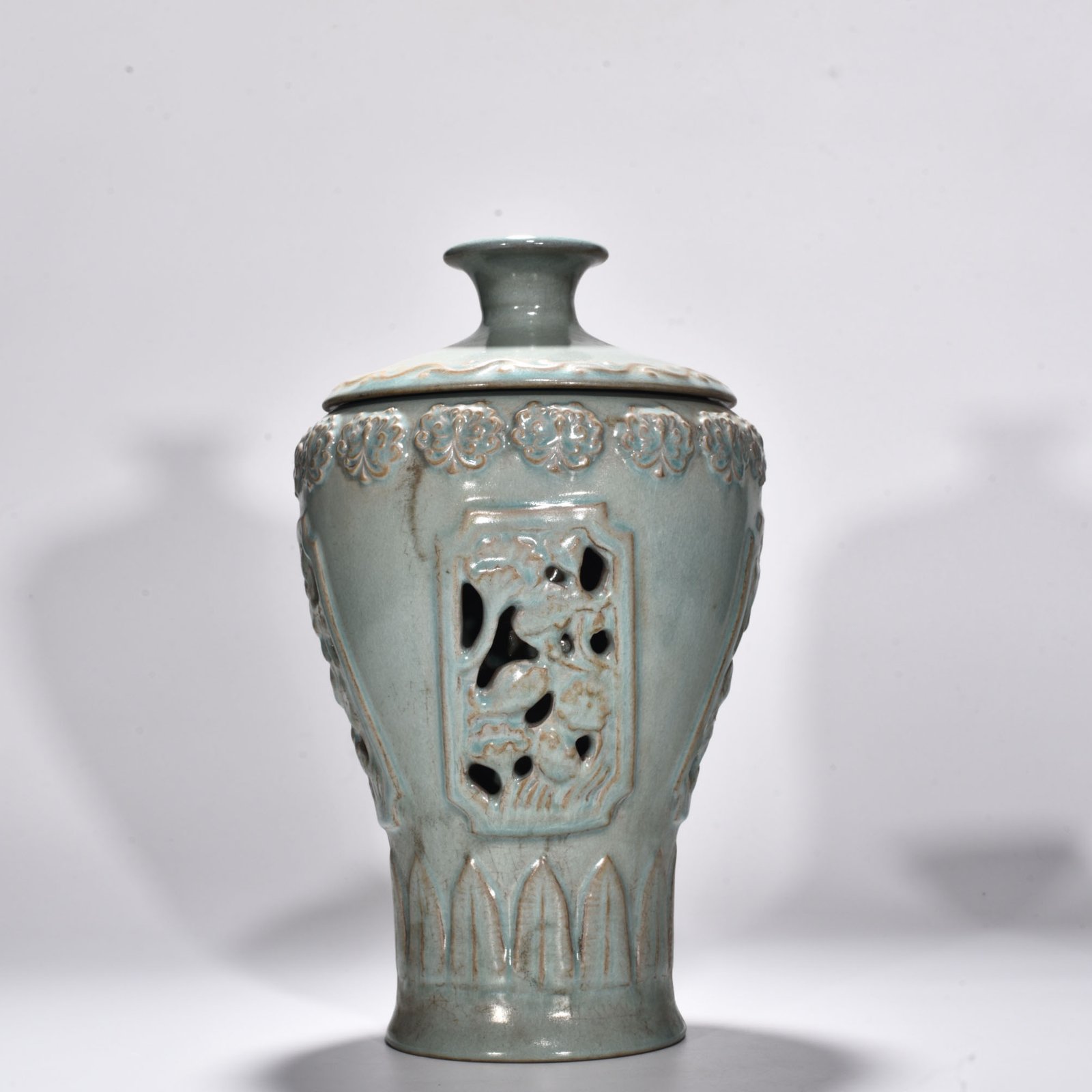 Song Dynasty Ru kiln azure glaze hollow plum vase