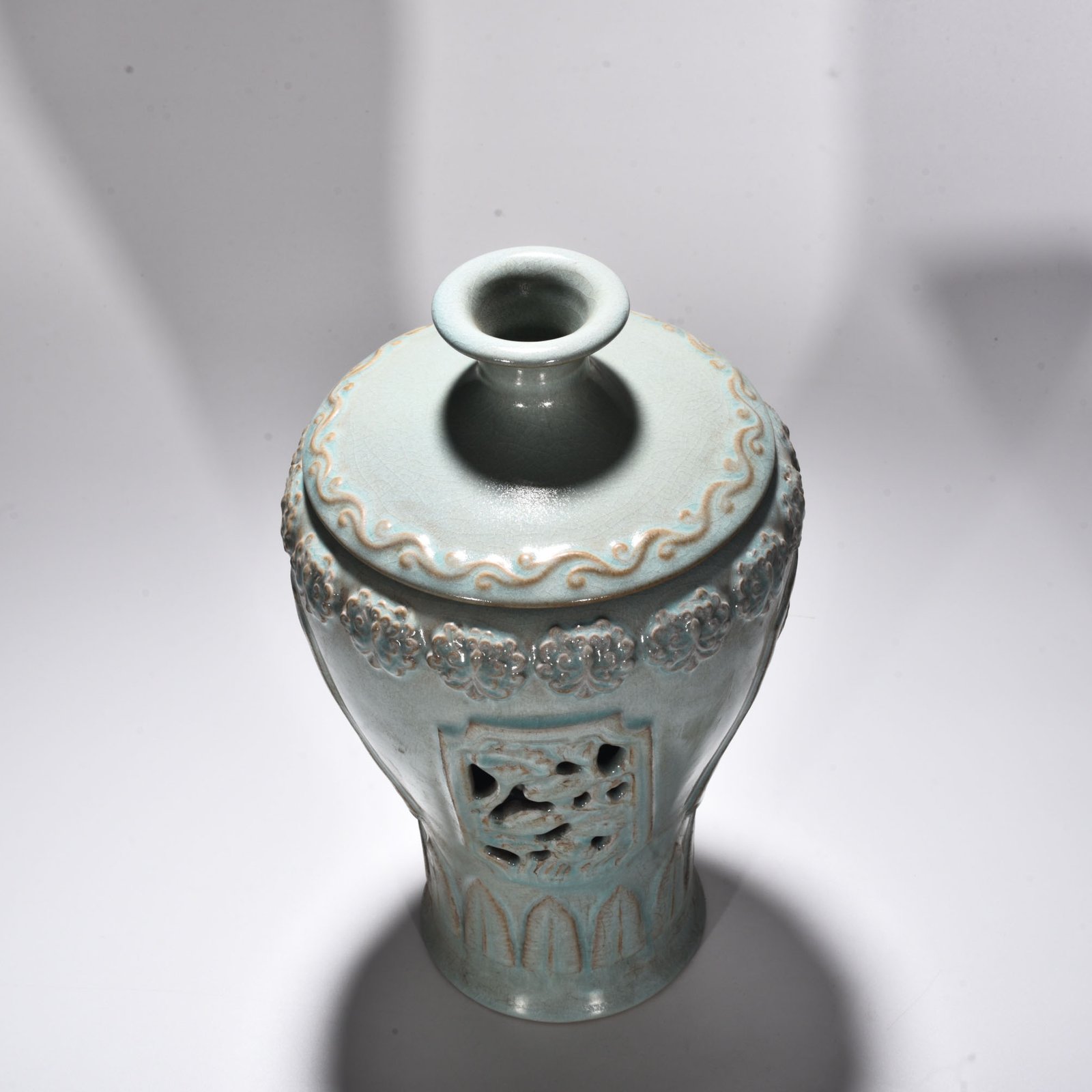 Song Dynasty Ru kiln azure glaze hollow plum vase