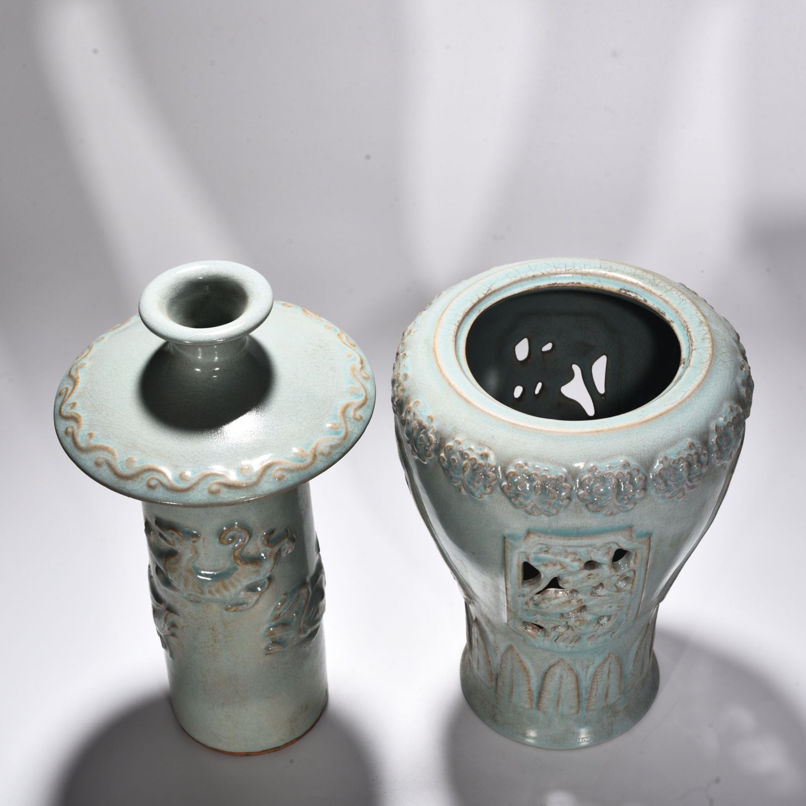 Song Dynasty Ru kiln azure glaze hollow plum vase