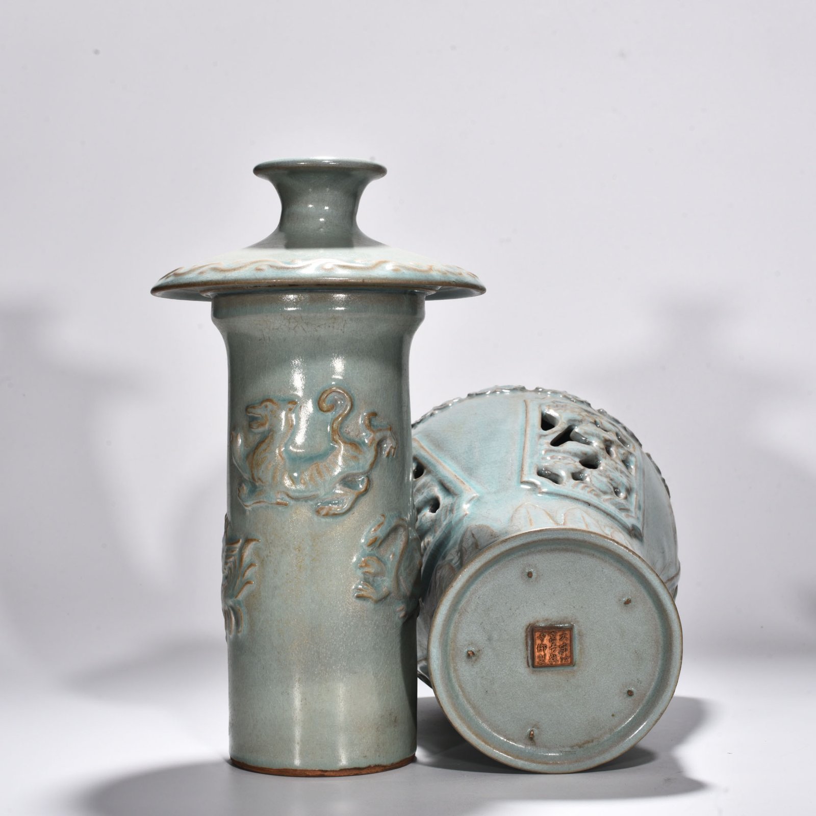 Song Dynasty Ru kiln azure glaze hollow plum vase