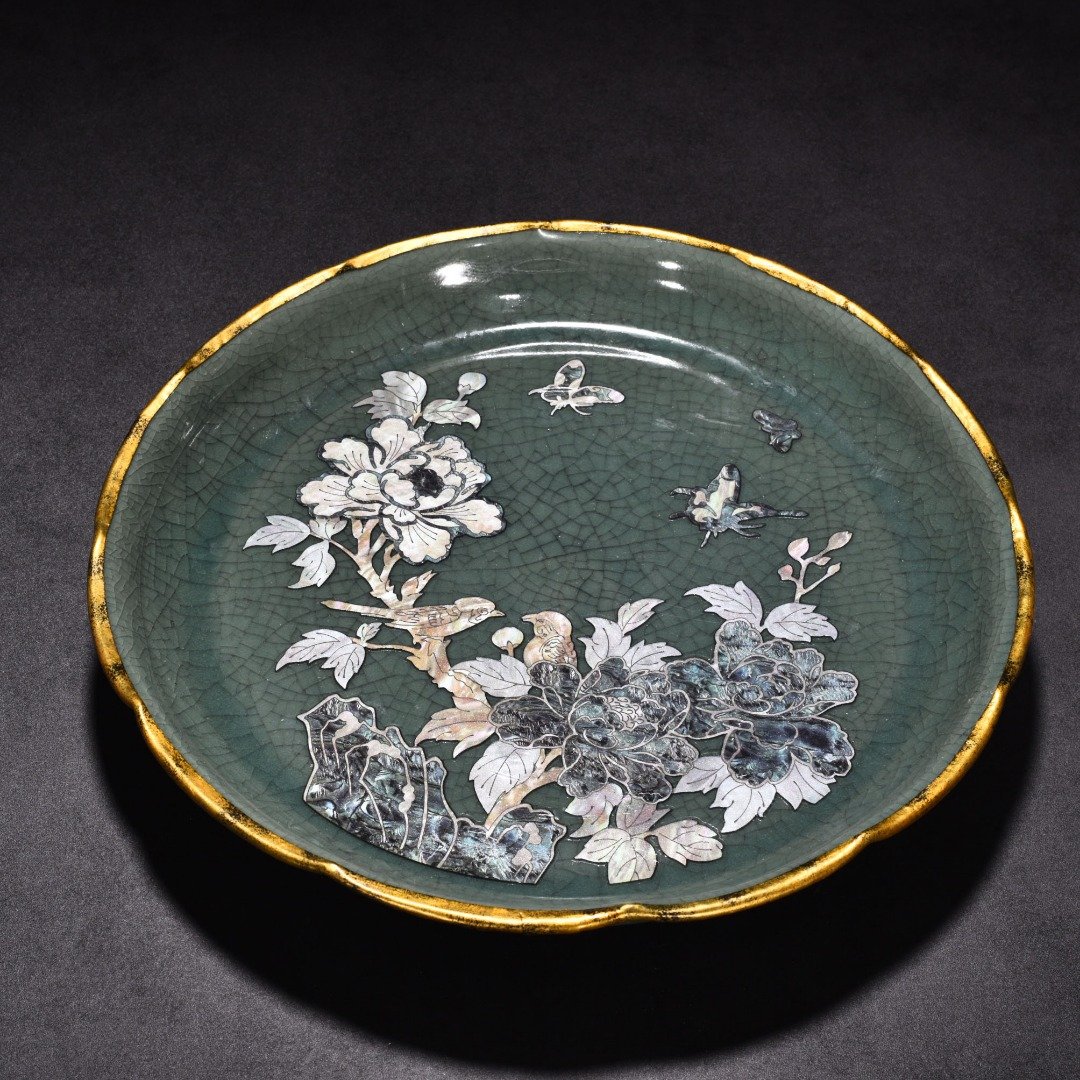 Song Dynasty Ru kiln azure glaze inlaid mouth plate