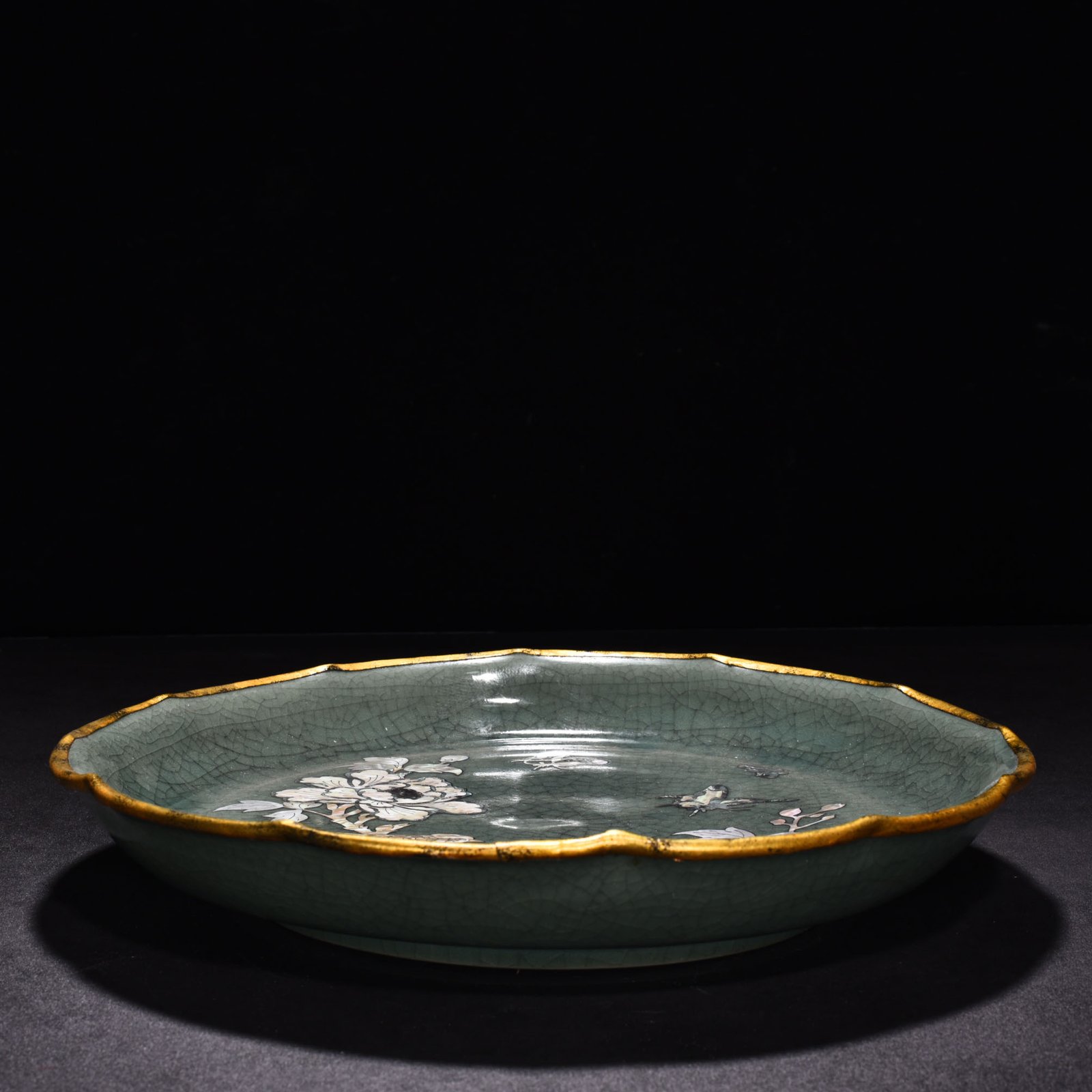 Song Dynasty Ru kiln azure glaze inlaid mouth plate
