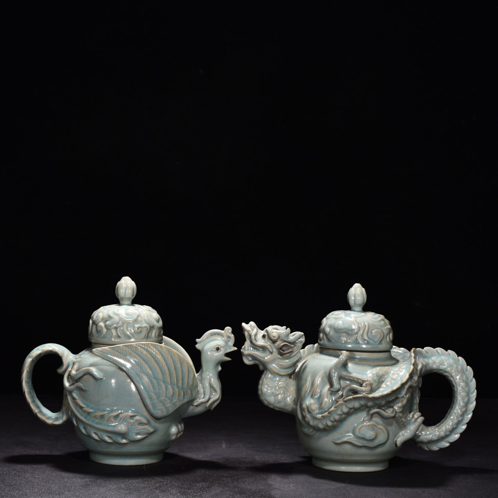 Song Dynasty Ru Kiln azure glaze pot with carved dragon and phoenix patterns