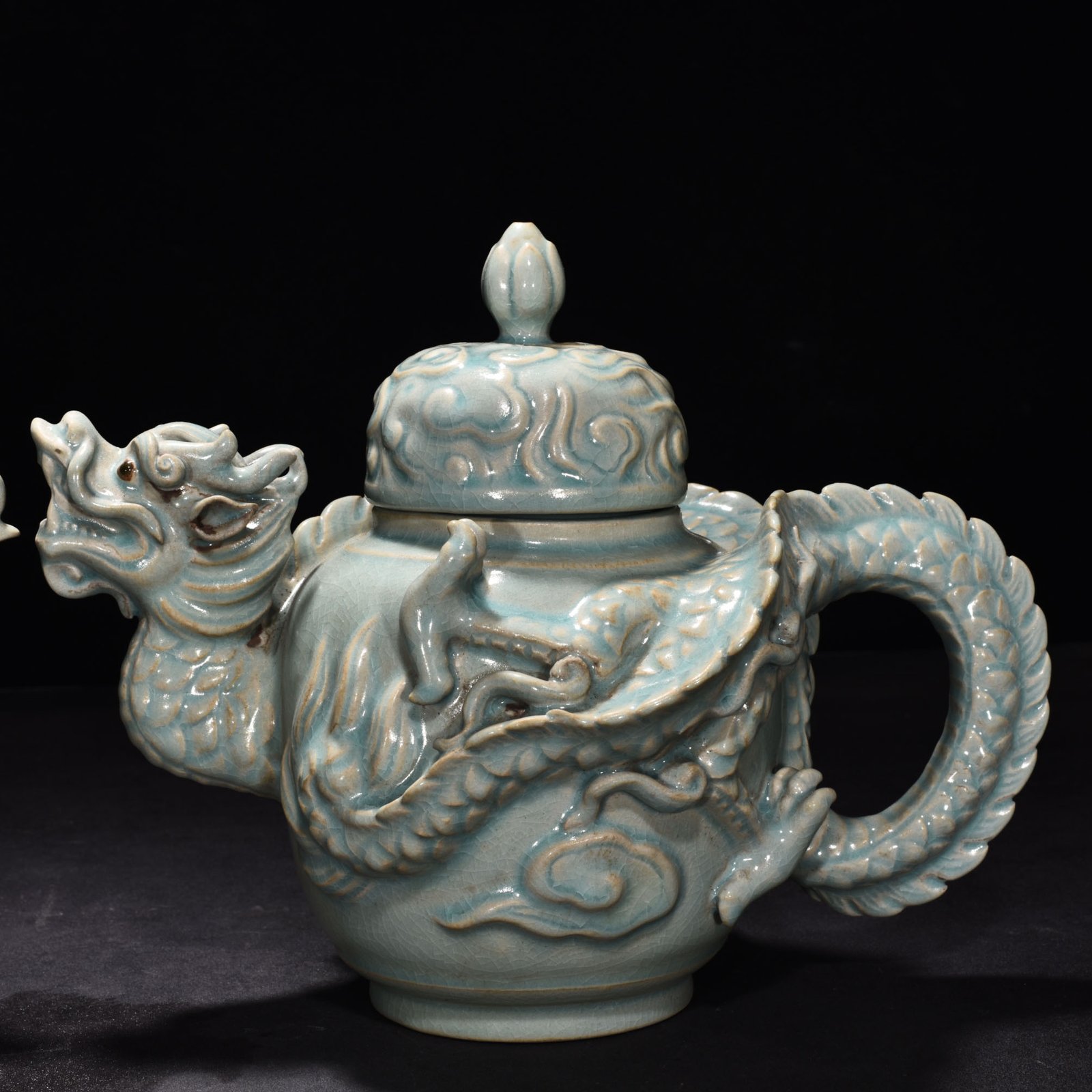 Song Dynasty Ru Kiln azure glaze pot with carved dragon and phoenix patterns