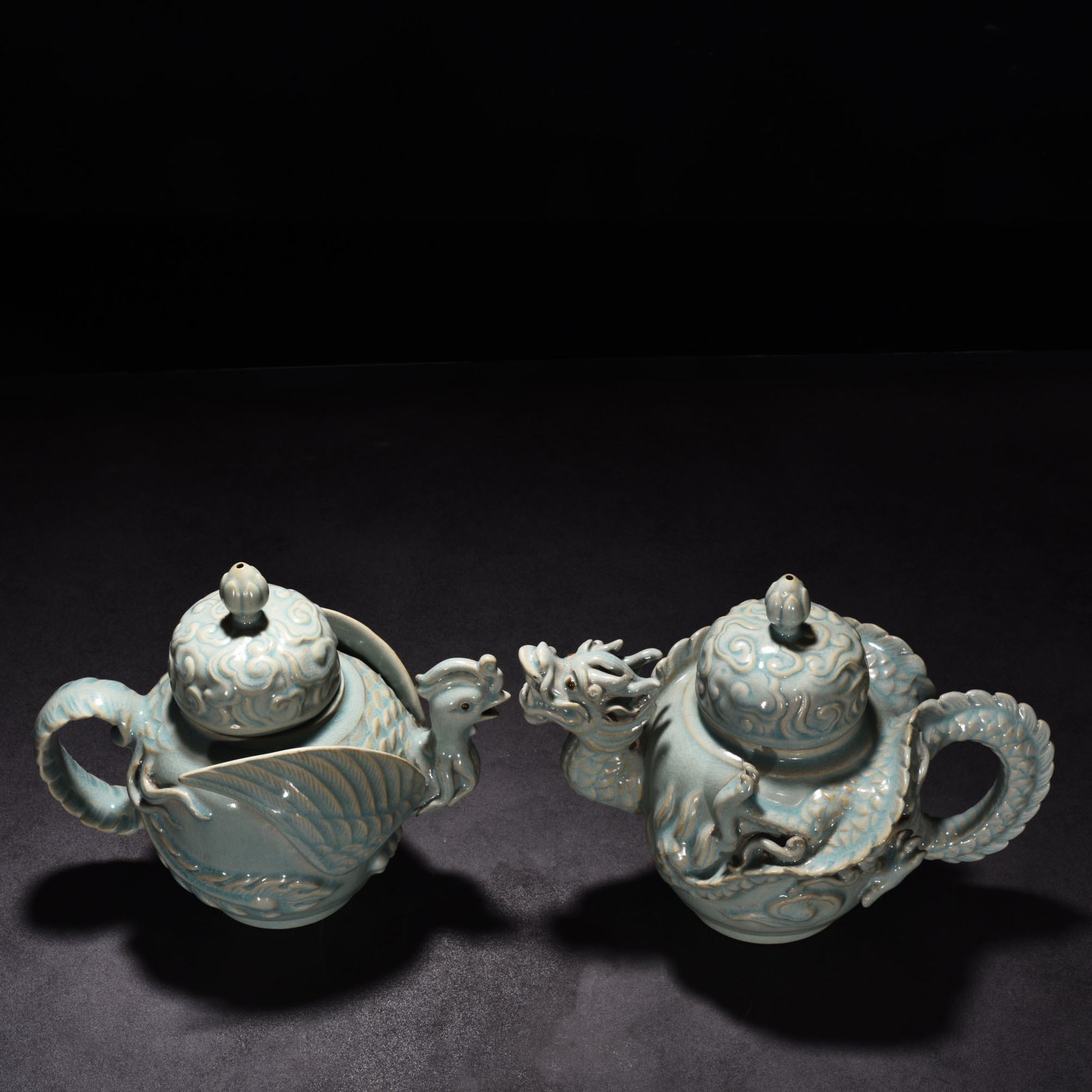 Song Dynasty Ru Kiln azure glaze pot with carved dragon and phoenix patterns